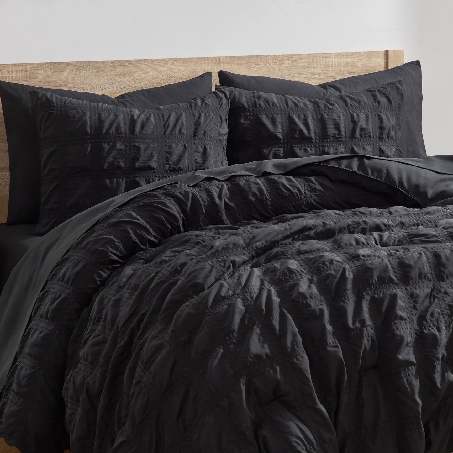 Heavyweight Warmth Queen Comforter Set, Seersucker Queen Size Comforter Set, 7-Pc All Season Bedding Comforter Set, Black - Luxurious Quilted Duvet Cover Set Detail