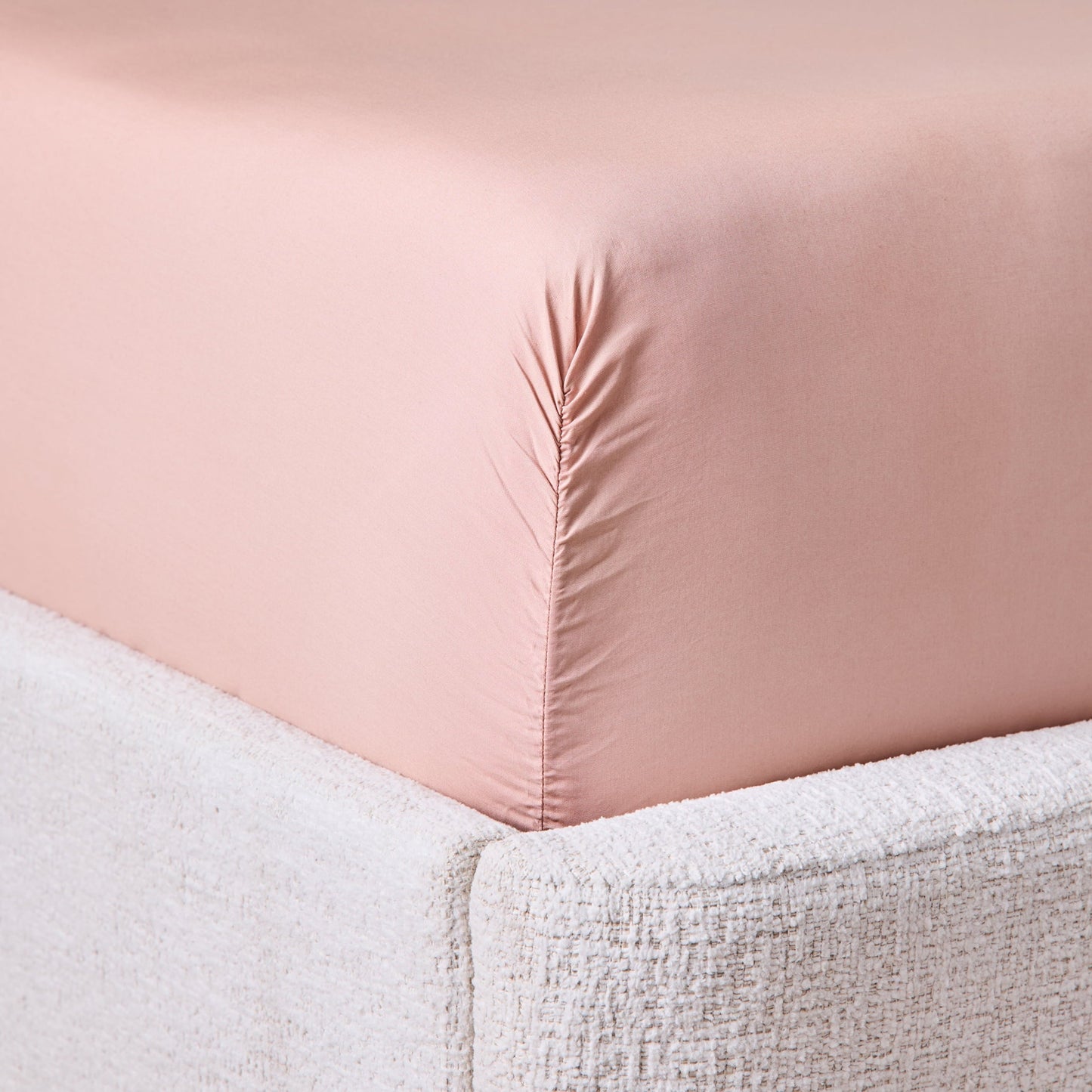 Wrinkle-Resistant 300 Thread Count Cotton Percale 3-Piece Antique Blush Bed Sheet Set, Twin - Breathable Egyptian Cotton Flat & Fitted Sheets Detail