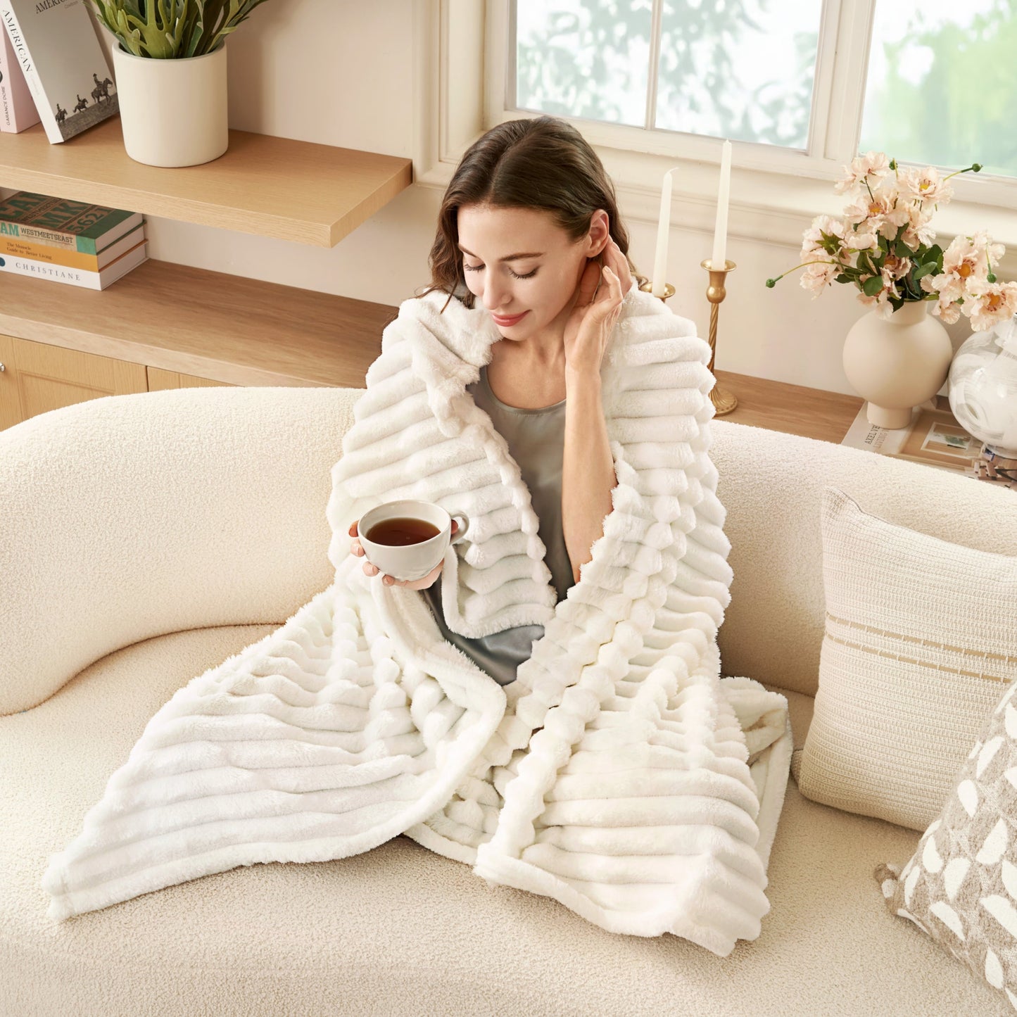 Reversible Sherpa Throw Blanket for Couch,Bed,Sofa,White Flannel Blanket,Soft Throw Blanket ,Gifts for Women Mom Girls,Throw Home Room ... - Lightweight Plush Warm Blanket for All Seasons Detail