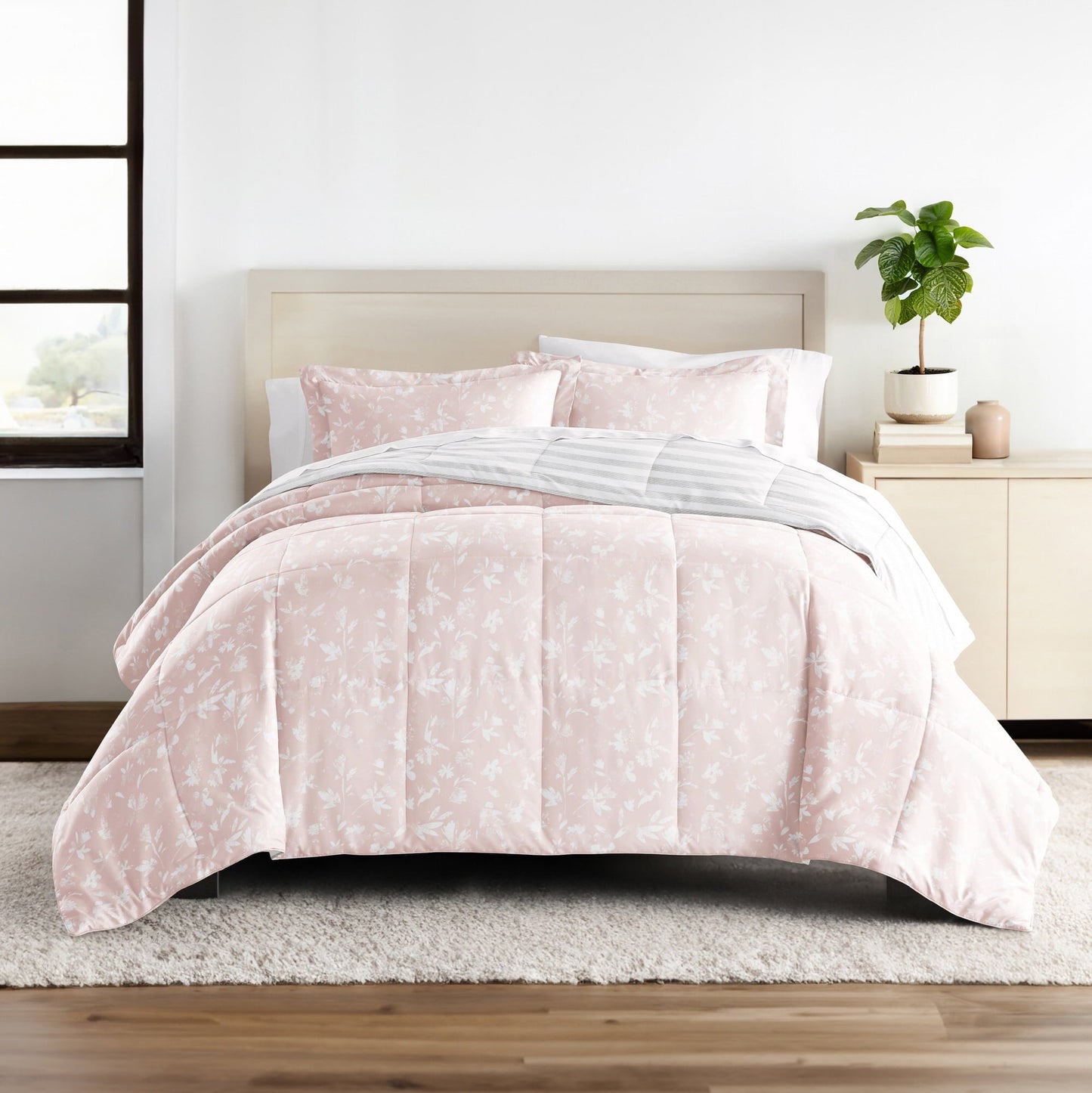 Heavyweight Warmth All Season Ultra Soft Comforter Set Lightweight Bedding in Pressed Flowers for Full/Queen Size - Hypoallergenic Ultra-Fluffy Quilt for Winter Detail