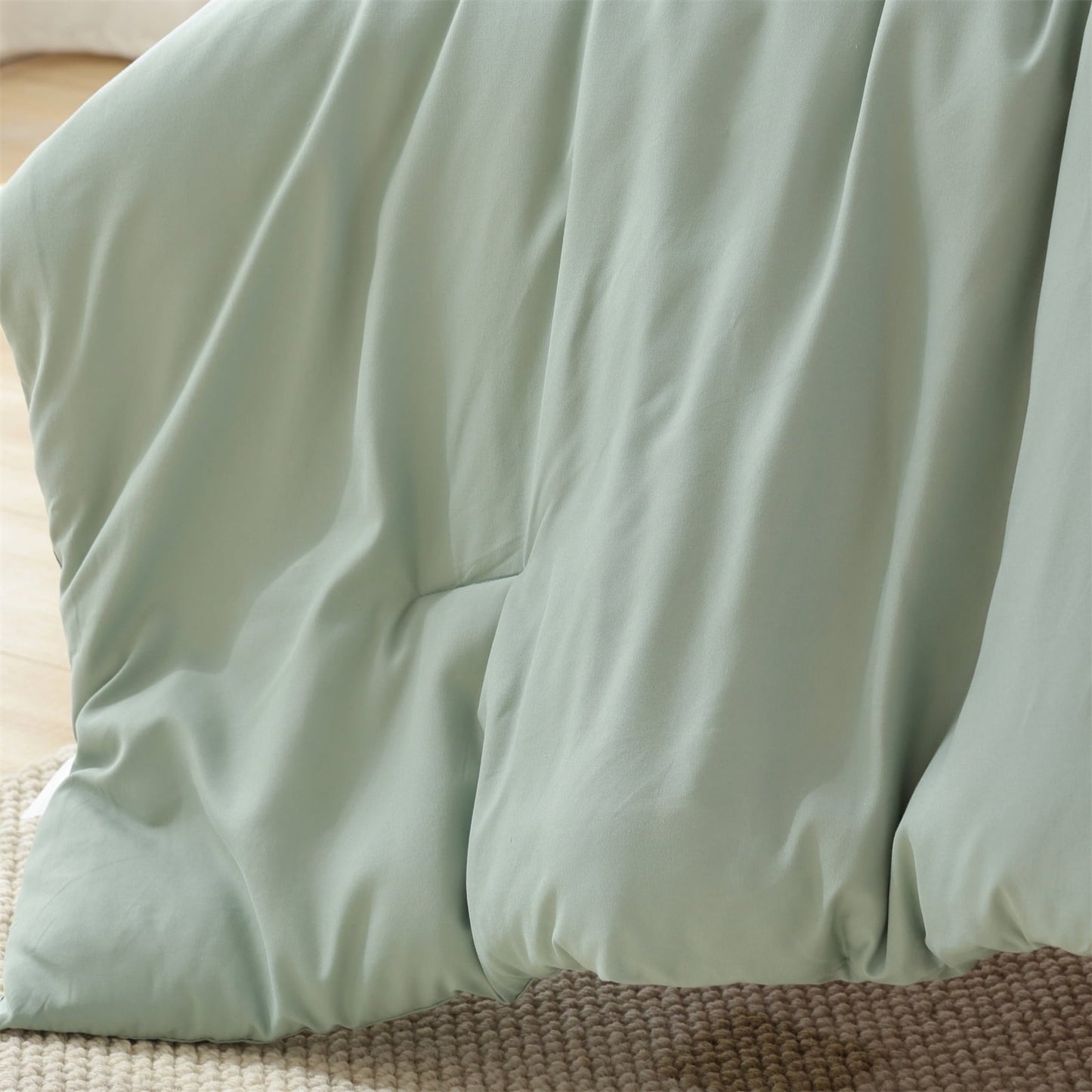 Hypoallergenic Cloud Queen Comforter Set For Adult, 3 Piece Sage Green Comforter Sets & Bedding For All Season - Hypoallergenic Ultra-Fluffy Quilt for Winter Detail
