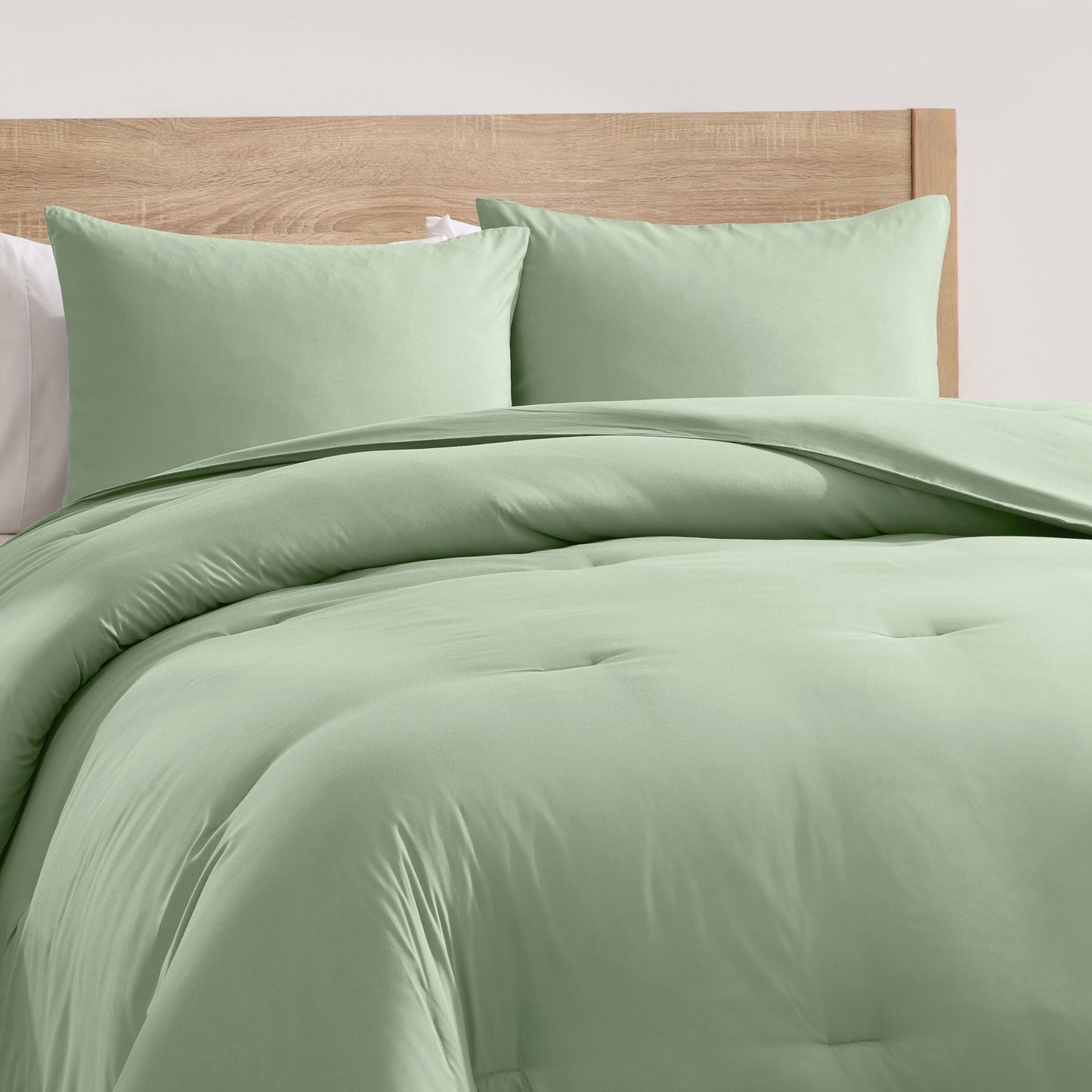 All-Season Comforter Sets, All Season Lightweight Solid Queen Comforter Set, 3-Pc Bedding Sets, Sage Green - All-Season Down Alternative Comforter Insert Detail