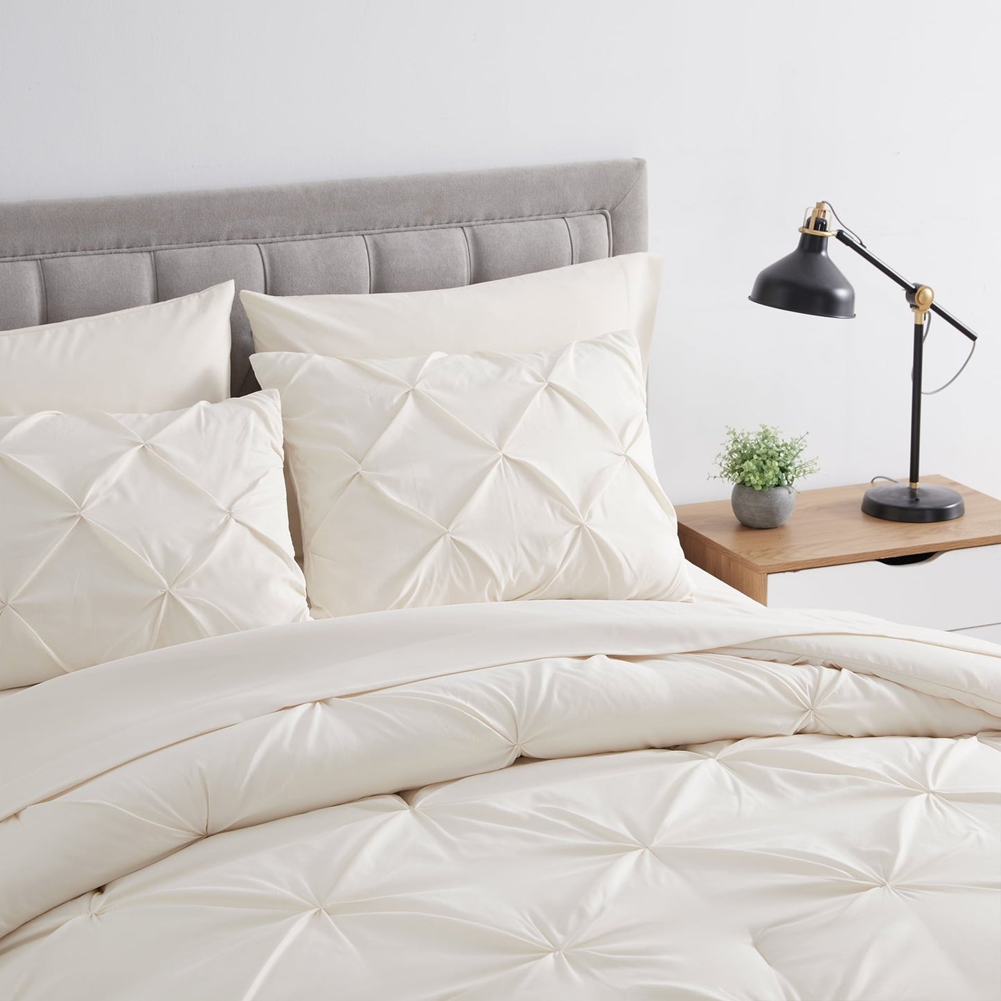 Fluffy Down Alternative Comforter Set, 3-Piece, Queen, Pleated Wrinkle-Resistant Microfiber Bedding, Ivory, All-Season - All-Season Down Alternative Comforter Insert Detail