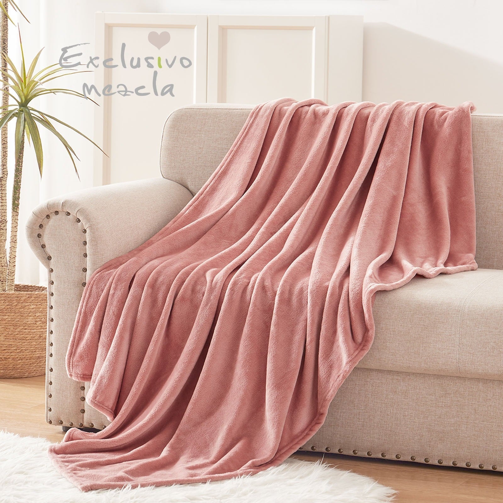 Cozy Fleece Fleece Throw Blanket for Couch, Sofa, Super Soft and Warm Blankets, Pink Throw All Season Use, Cozy, Plush, Lightweig... - Lightweight Plush Warm Blanket for All Seasons Detail