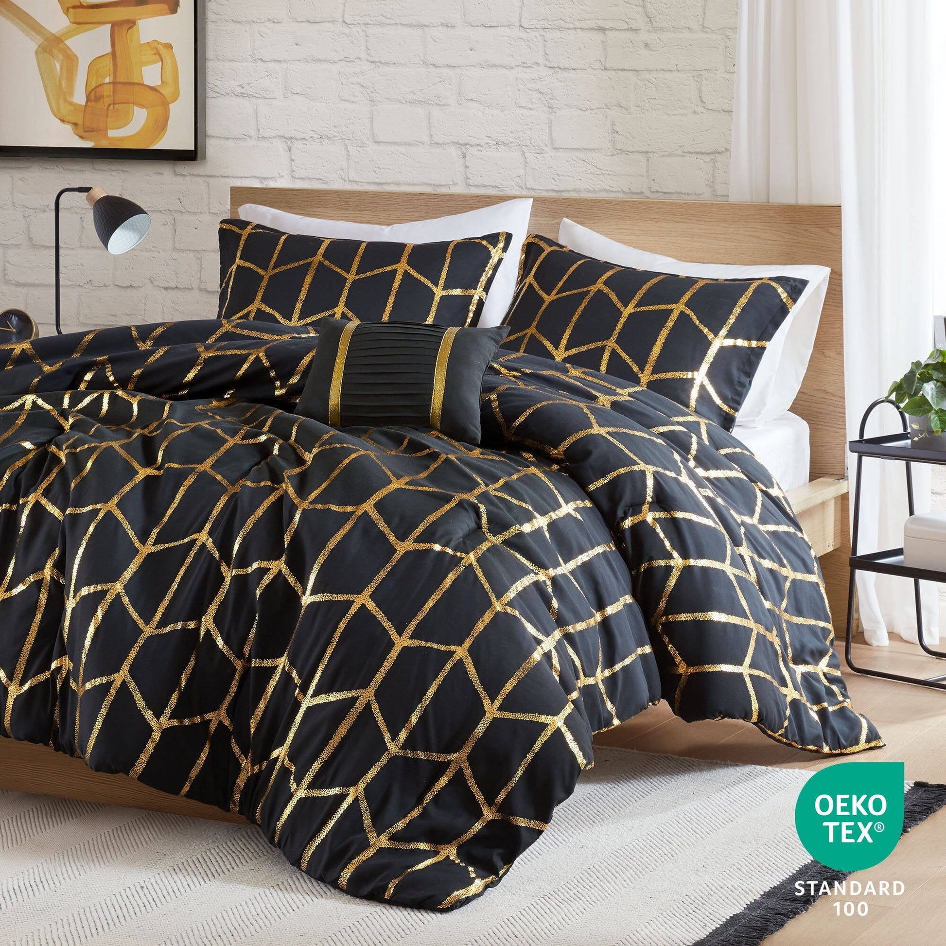 Luxurious Quilted Full/Queen Size Comforter Set, 4-Piece Bedding Set for All Seasons, Geometric Metallic Comforter Bed Set with Decor P... - Luxurious Quilted Duvet Cover Set Detail