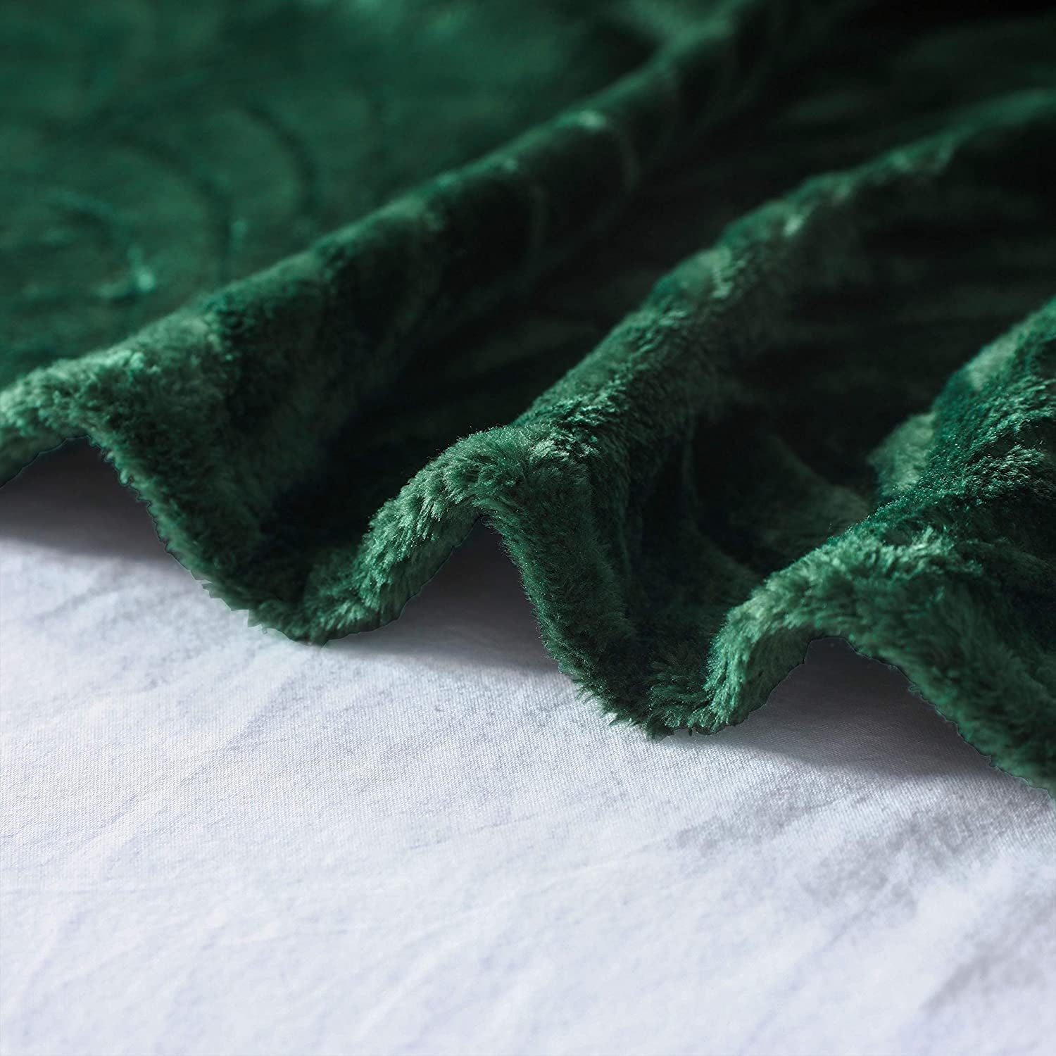 Reversible Sherpa Fleece Throw Blanket for Couch, Soft Fluffy Sofa Bed Blanket with Vintage Pattern for All Season, Warm and Lightweigh... - Lightweight Plush Warm Blanket for All Seasons Detail