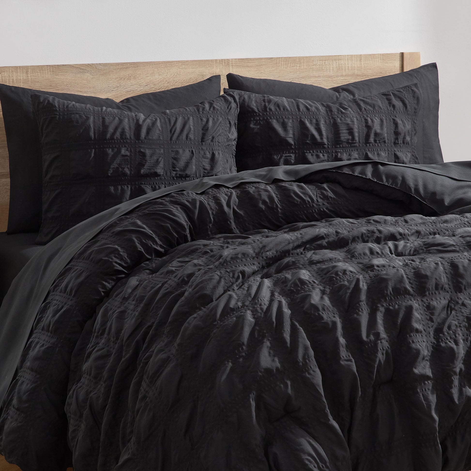 Heavyweight Warmth Queen Comforter Set, Seersucker Queen Size Comforter Set, 7-Pc All Season Bedding Comforter Set, Black - Luxurious Quilted Duvet Cover Set Detail
