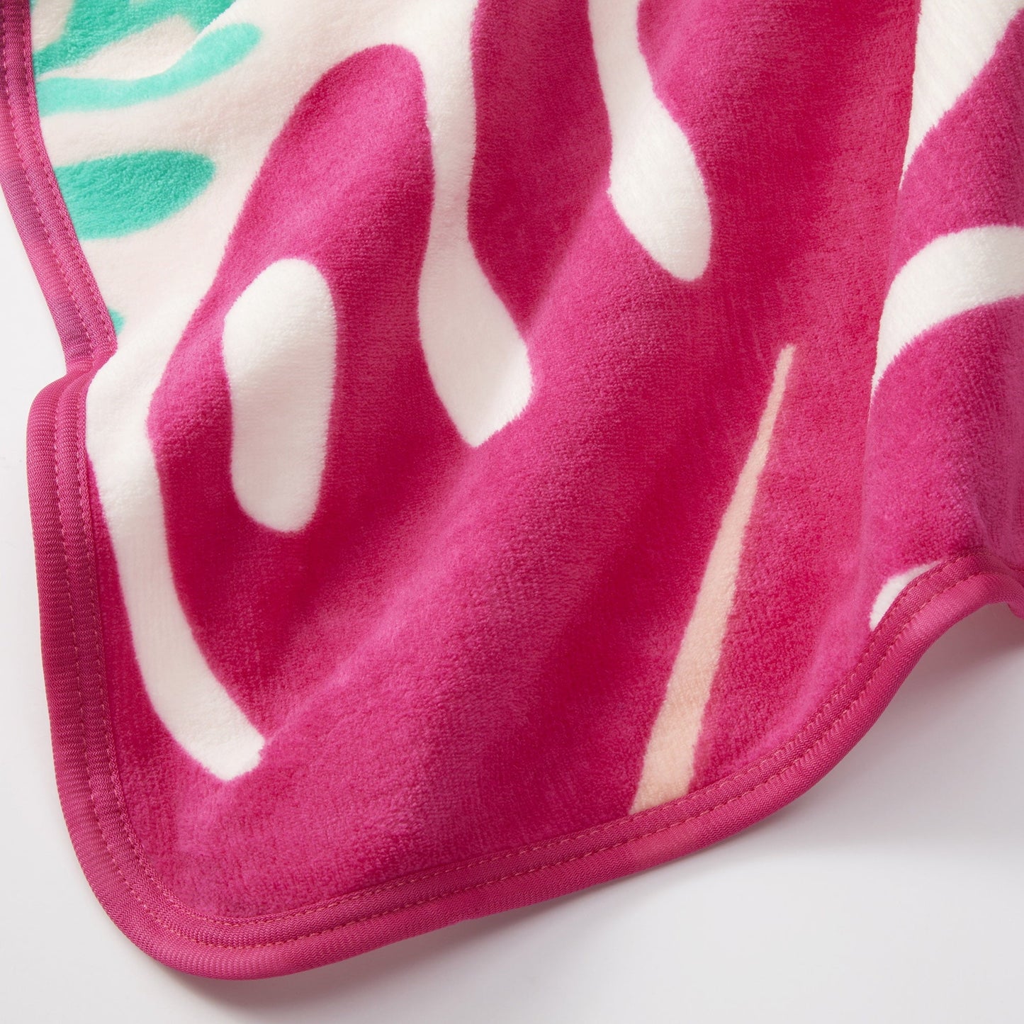 Cozy Fleece Kids Pink White Print Fleece Throw Blanket, 46 x 60 - Super Soft Reversible Sherpa Flannel Blanket Detail