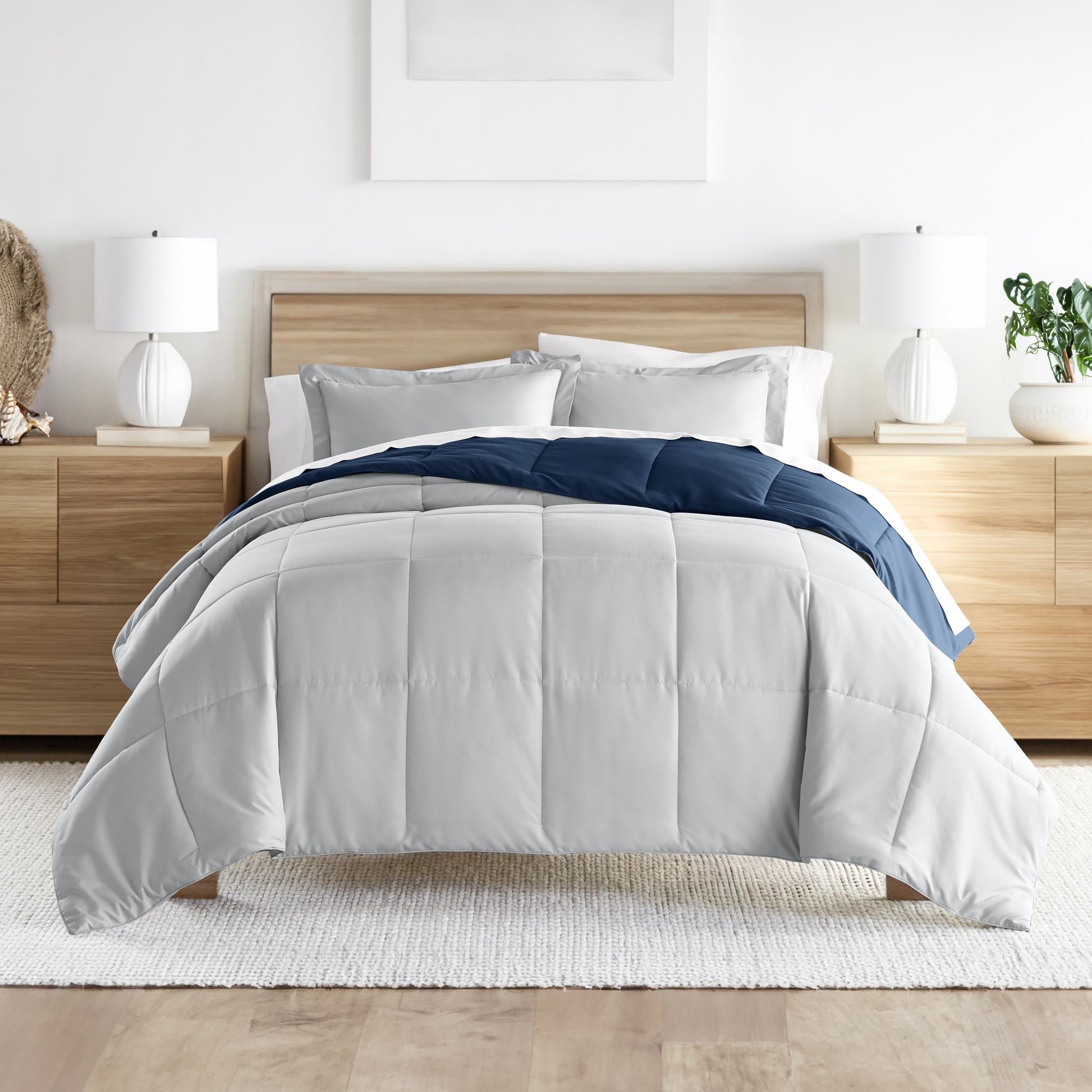 Luxurious Quilted 2-Piece Navy & Gray Reversible Down Alternative Comforter Set, Twin/Twin XL - Cloud-Like Soft Lightweight Bed Comforter Detail
