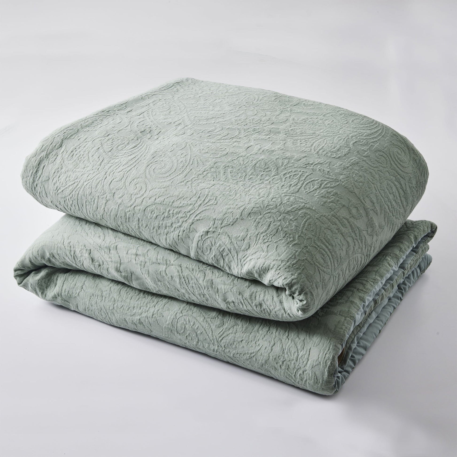 Fluffy Down Alternative 3-Piece Sage Floral Comforter Set, Full/Queen - All-Season Down Alternative Comforter Insert Detail