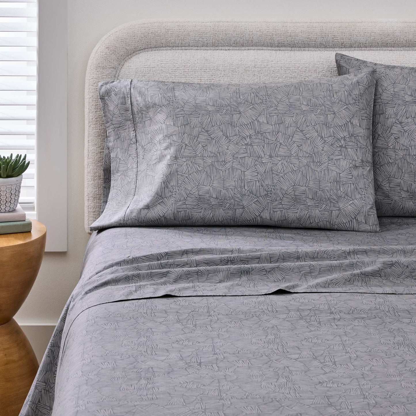 Premium Egyptian Cotton 300 Thread Count 4-Piece Cotton Percale Ziggy Geo Print Grey Flannel Bed Sheet Set, Full - Premium Ultra-Soft Pillowcase Pair for Sleeping Detail