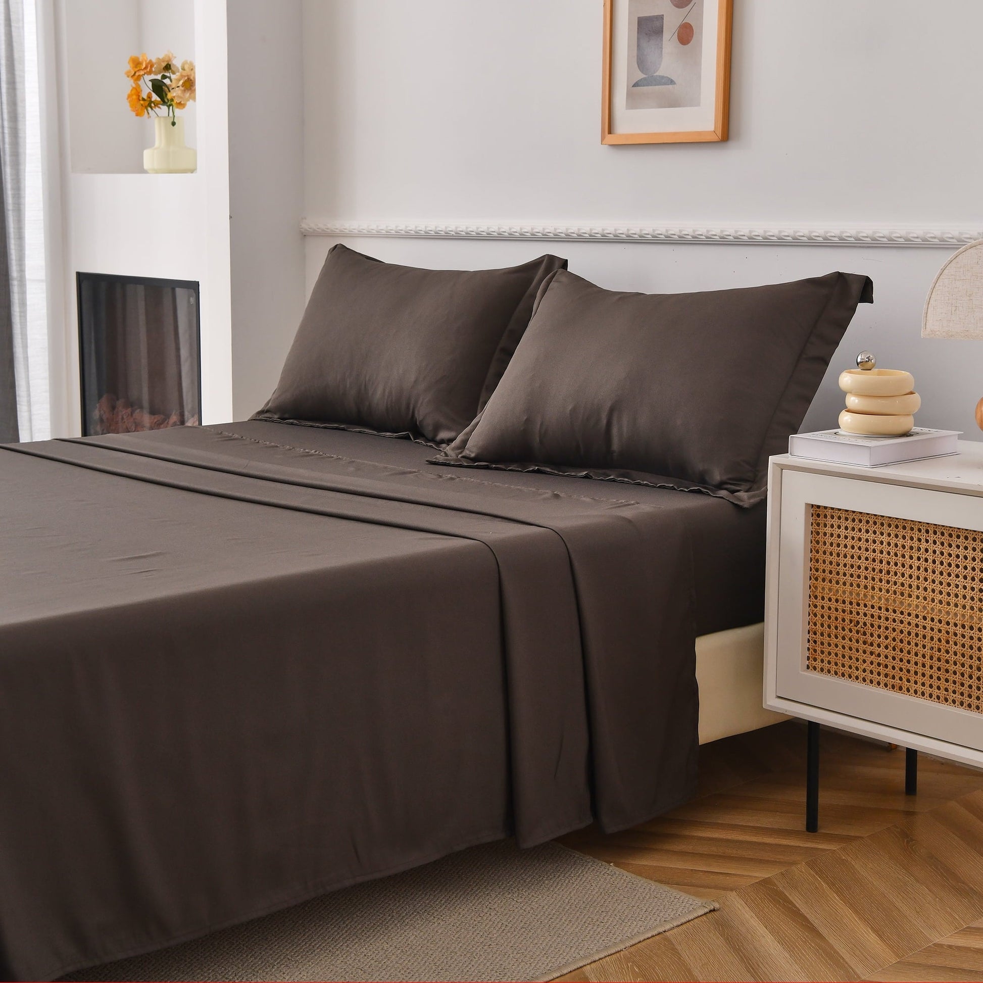 Cooling Sateen Bed Sheets Set 4 Piece Queen/Full Sheet Set Brown Gray Cotton Blend Fitted Sheet, Flat Sheet & 2 Pillowcases Bedding Set - Breathable Egyptian Cotton Flat & Fitted Sheets Detail