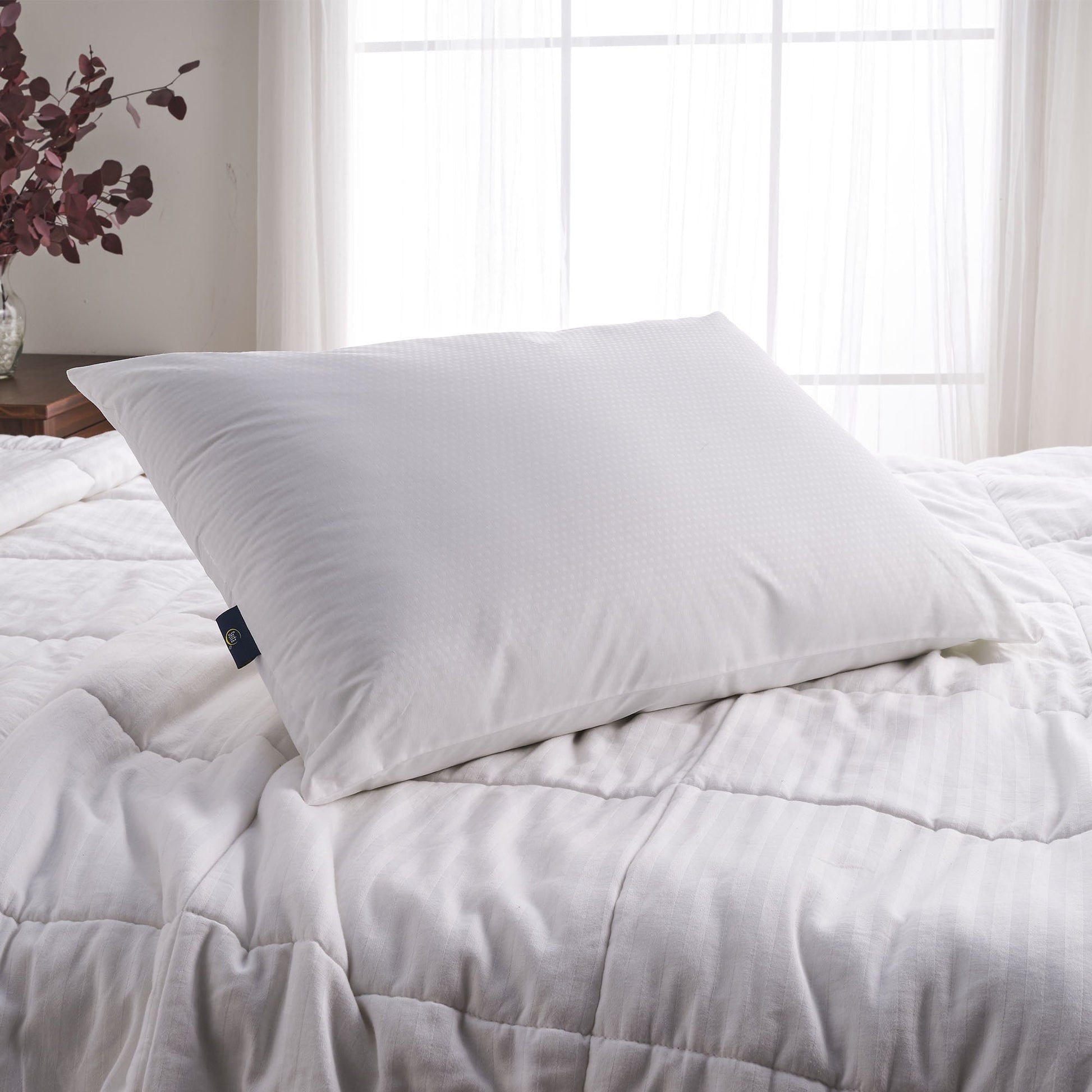 Ergonomic Memory Foam Cooling Pillow - 2 Pack - Decorative Throw Pillow Cushion for Sofa & Bed Detail