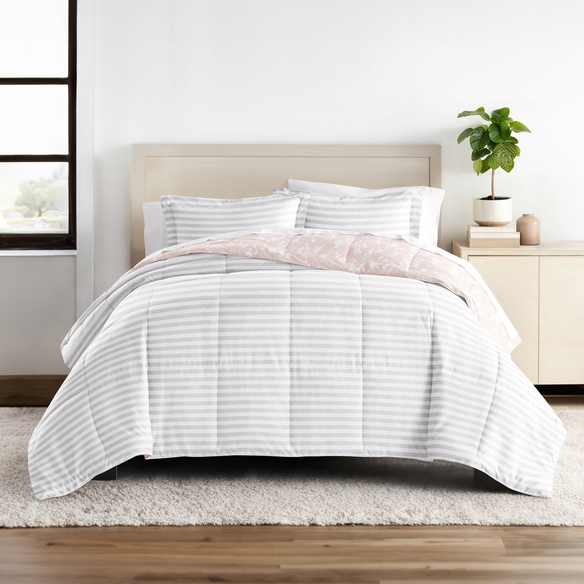 Heavyweight Warmth All Season Ultra Soft Comforter Set Lightweight Bedding in Pressed Flowers for Full/Queen Size - Hypoallergenic Ultra-Fluffy Quilt for Winter Detail