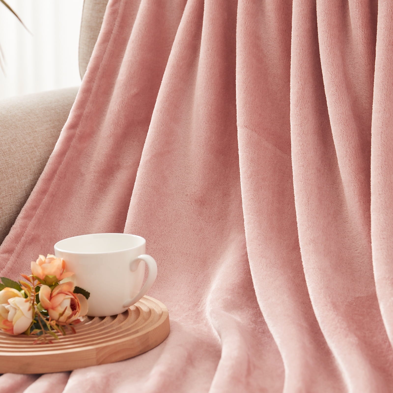 Cozy Fleece Fleece Throw Blanket for Couch, Sofa, Super Soft and Warm Blankets, Pink Throw All Season Use, Cozy, Plush, Lightweig... - Lightweight Plush Warm Blanket for All Seasons Detail