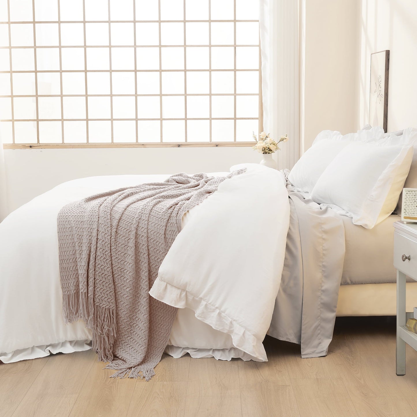 Heavyweight Warmth Queen Comforter Set White, 3 Pieces Soft Fluffy Farmhouse Ruffle Bedding Comforter Sets for Queen Bed, All Season Lig... - All-Season Down Alternative Comforter Insert Detail