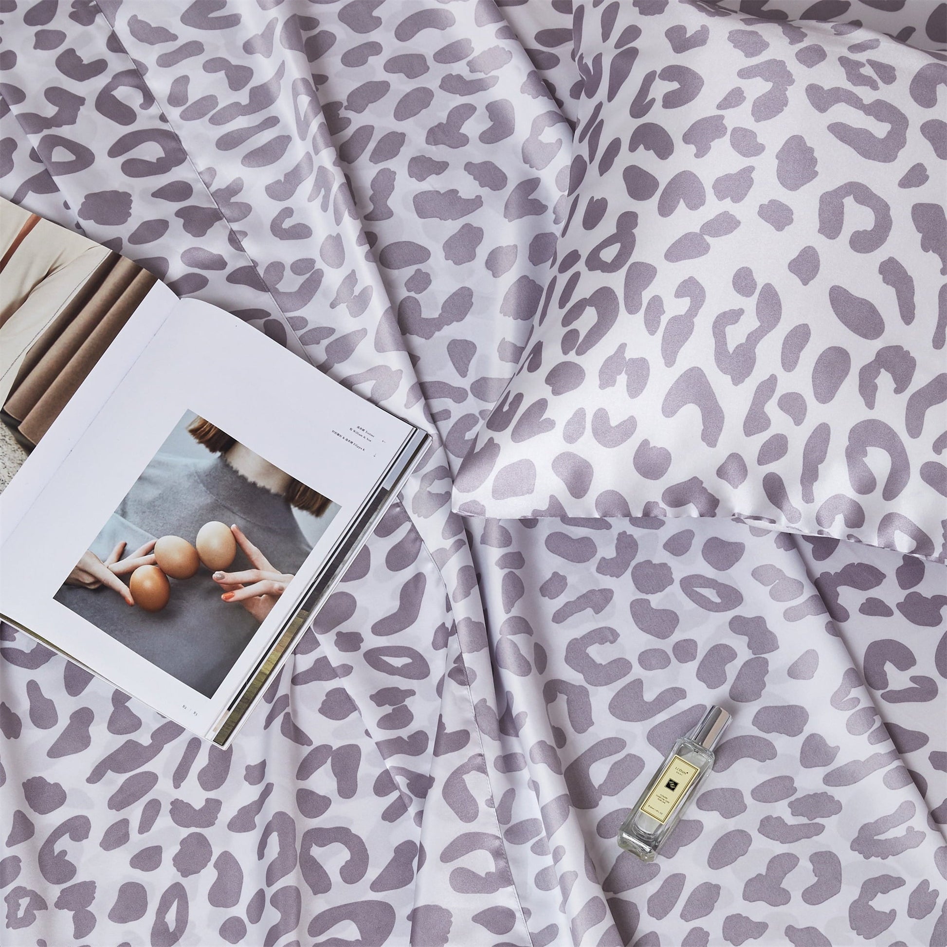 Wrinkle-Resistant Satin Sheets Twin Silk Sheets Silver Leopard Bed Sheet Set Deep Pocket Bed Flat Fitted Sheet, 3-Pieces - Cooling Hotel Quality Bedding Sheets and Pillowcases Detail