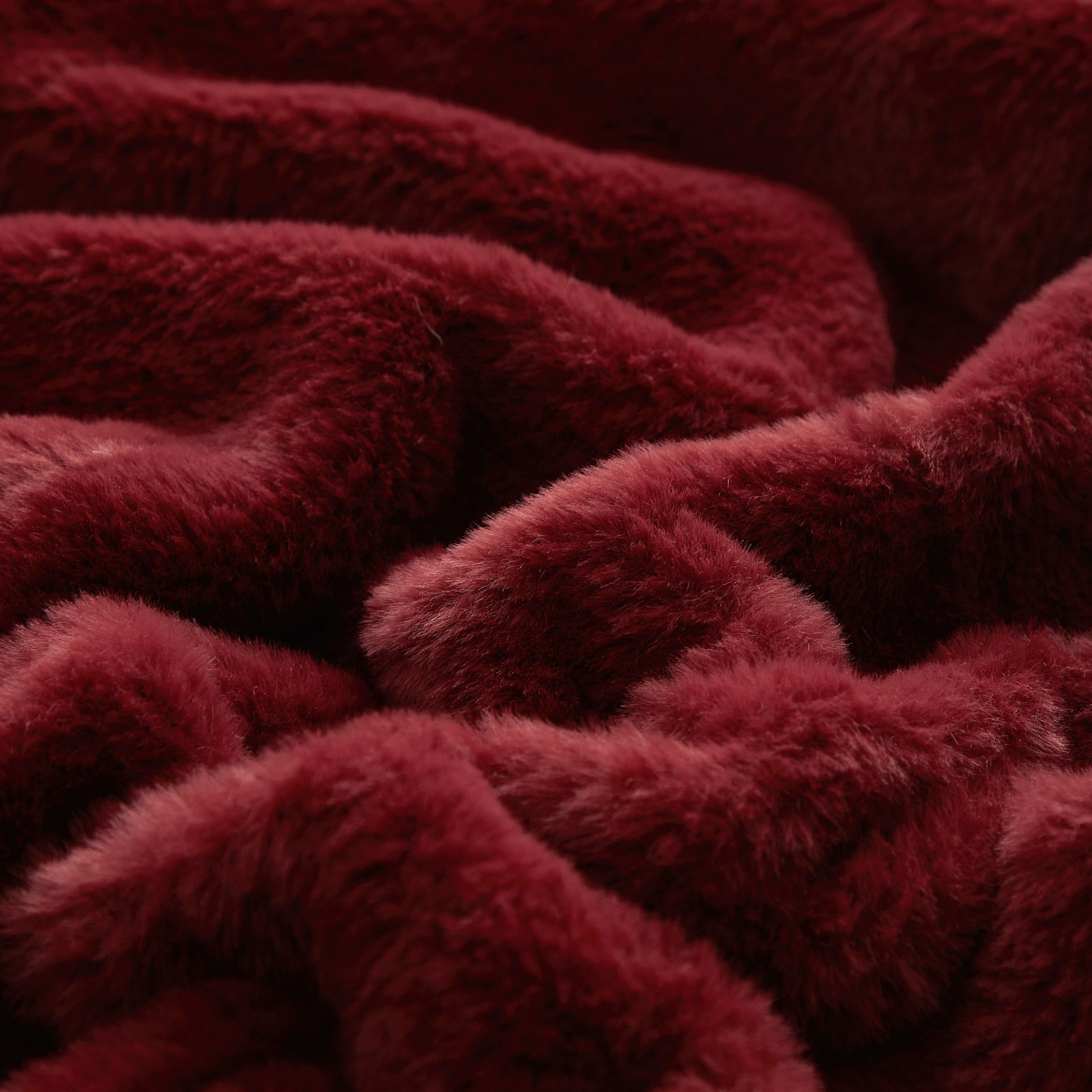 Cozy Fleece Cozy Faux Fur Super Soft luxury Blanket, Full/Queen, Luscious Merlot - Cozy Fleece Throw Blanket for Couch & Bed Detail