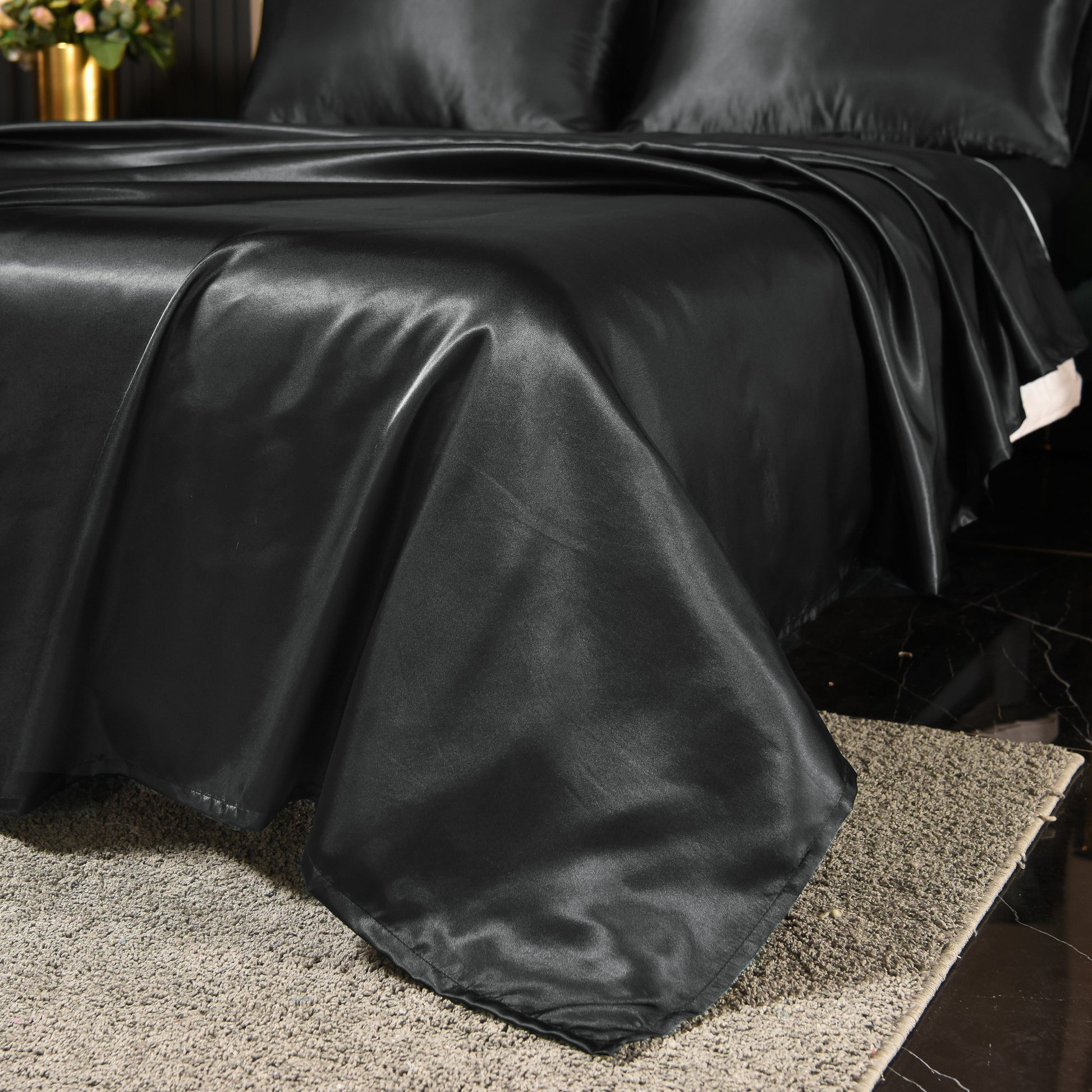 Breathable Luxury Satin Sheets Full Black Luxury Silky Bed Sheets 1800 Microfiber Sheet Set 4 Pcs - Cooling Hotel Quality Bedding Sheets and Pillowcases Detail
