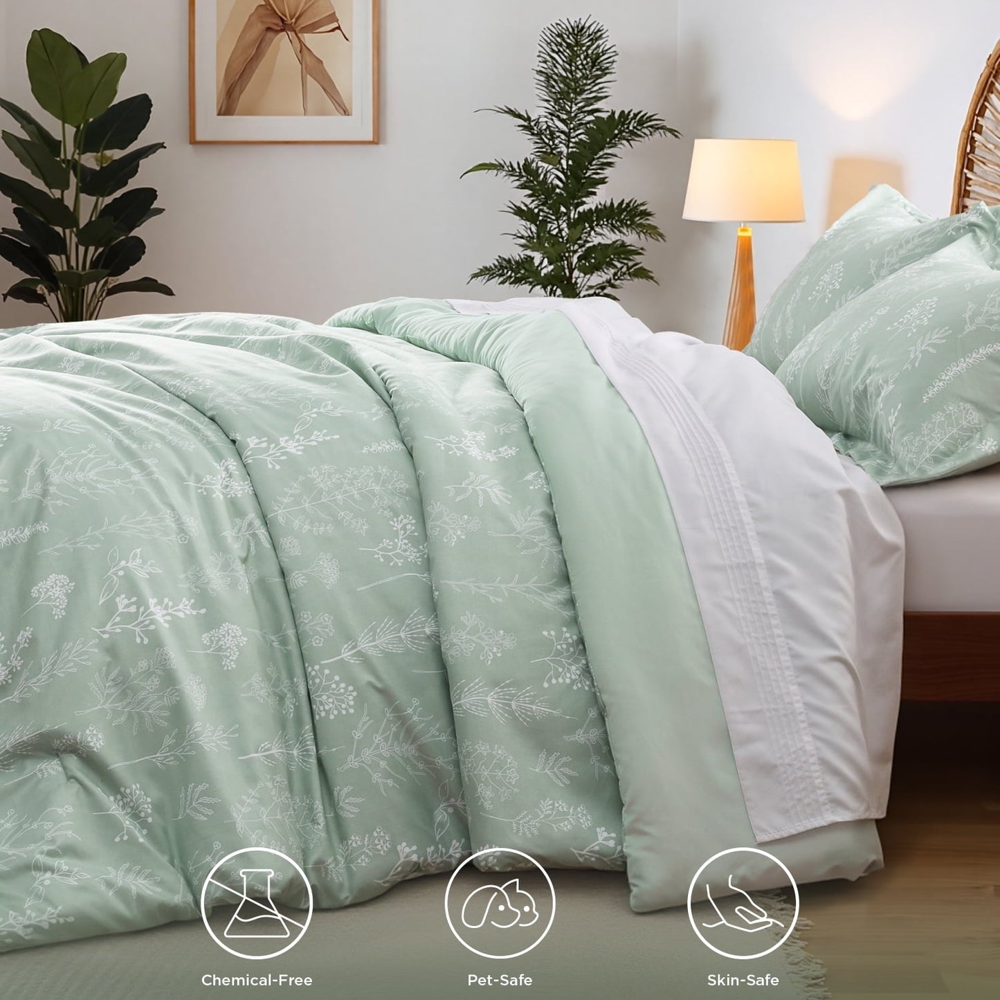 Luxurious Quilted 3 Pieces Sage Green Floral Comforter Sets, 1 Botanical Flowers Reversible Comforter and 2 Pillow Shams, Queen Size Be... - Hypoallergenic Ultra-Fluffy Quilt for Winter Detail