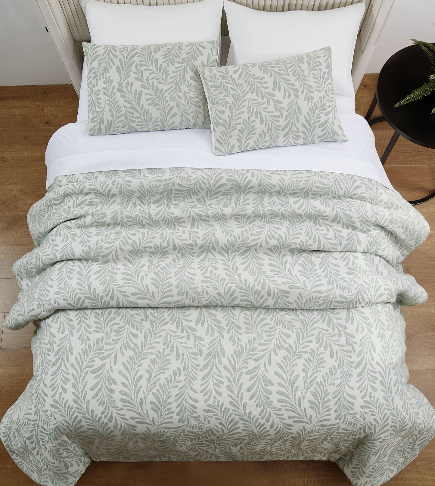 All-Season Botanical 3-Piece Comforter Set, Green, Full Queen, All Ages - All-Season Down Alternative Comforter Insert Detail