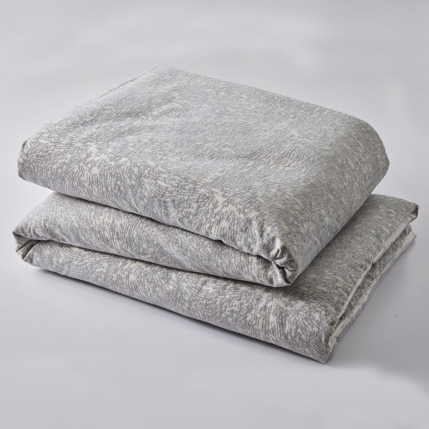 All-Season Better Homes & Garden Grey Chenille 3-Piece Comforter Set, Full/Queen, All Ages - All-Season Down Alternative Comforter Insert Detail