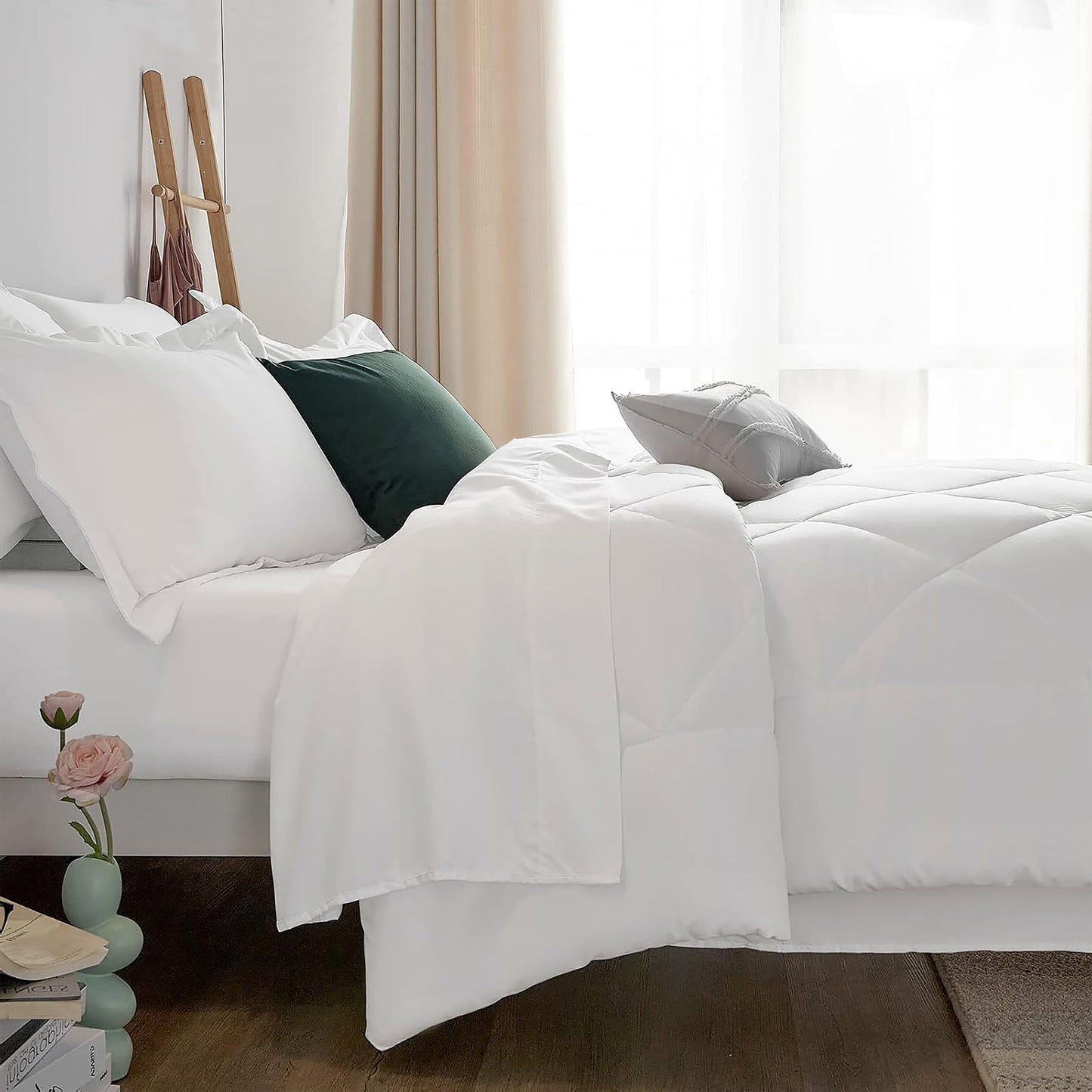 All-Season Comforter Set 7-Piece Bed in a Bag - Adult, White, Queen - Cloud-Like Soft Lightweight Bed Comforter Detail