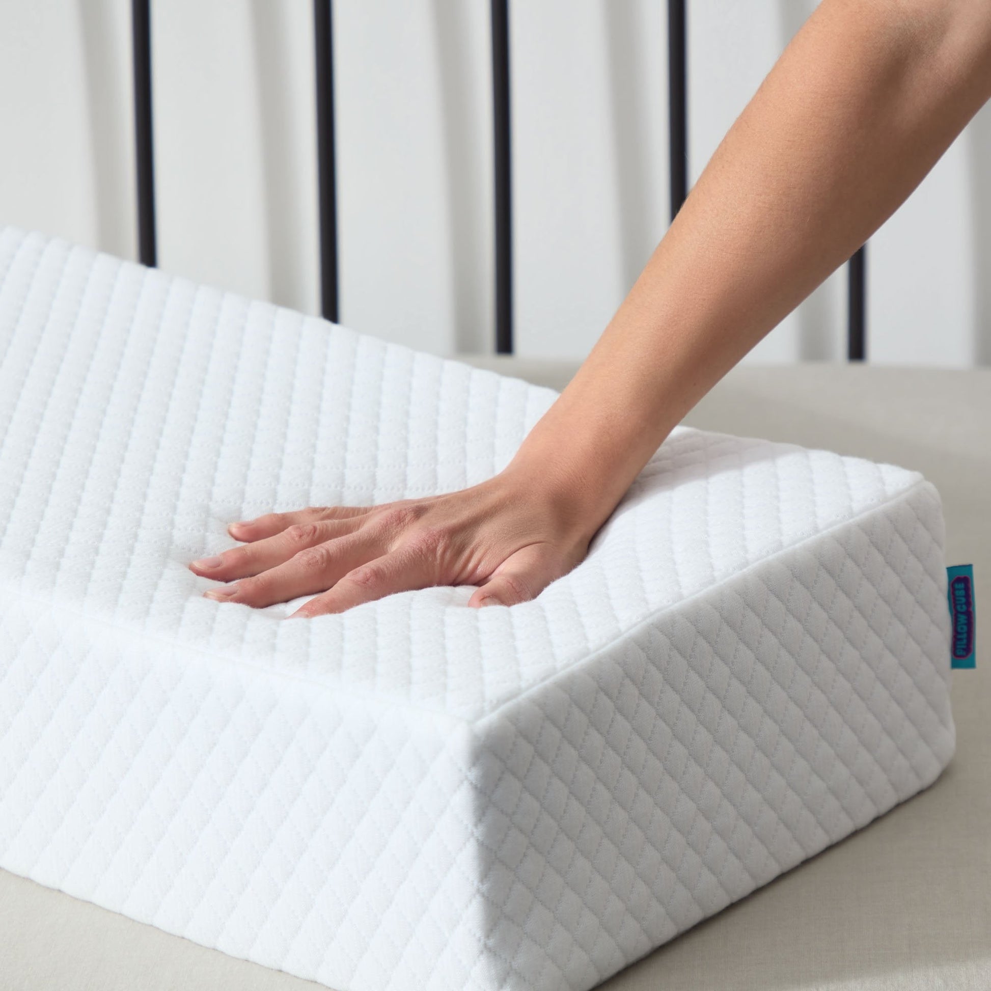 Orthopedic Support Standard Pillow for Side Sleepers, Cooling Technology and Removable Cover - Decorative Throw Pillow Cushion for Sofa & Bed Detail