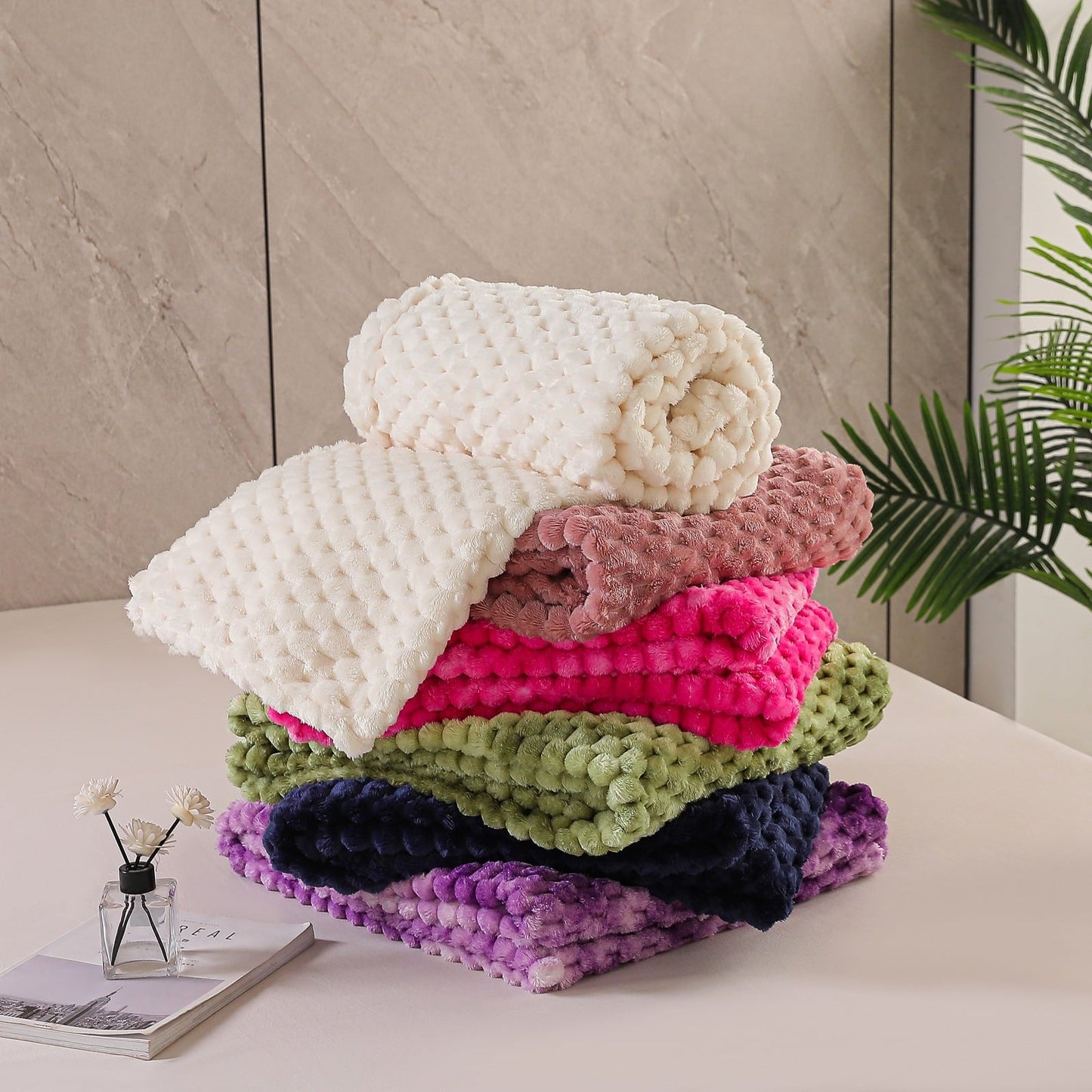 Reversible Sherpa Large Soft Fleece Throw Blanket, 50"x70" Stylish Jacquard Throw Blanket for Couch, Cozy, Warm, Lightweight Dusty Pink... - Super Soft Reversible Sherpa Flannel Blanket Detail