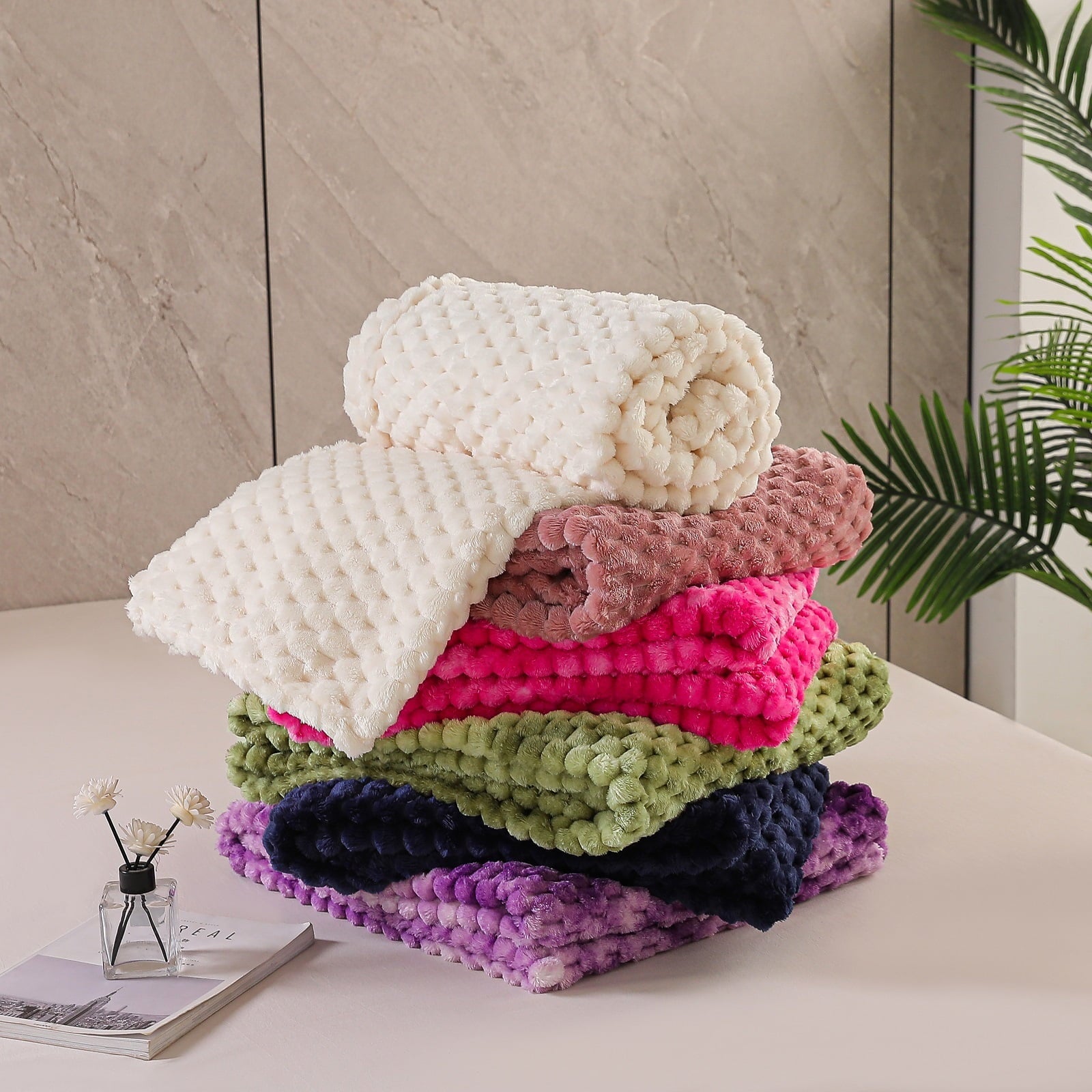 Reversible Sherpa Large Soft Fleece Throw Blanket, 50"x70" Stylish Jacquard Throw Blanket for Couch, Cozy, Warm, Lightweight Dusty Pink... - Super Soft Reversible Sherpa Flannel Blanket Detail