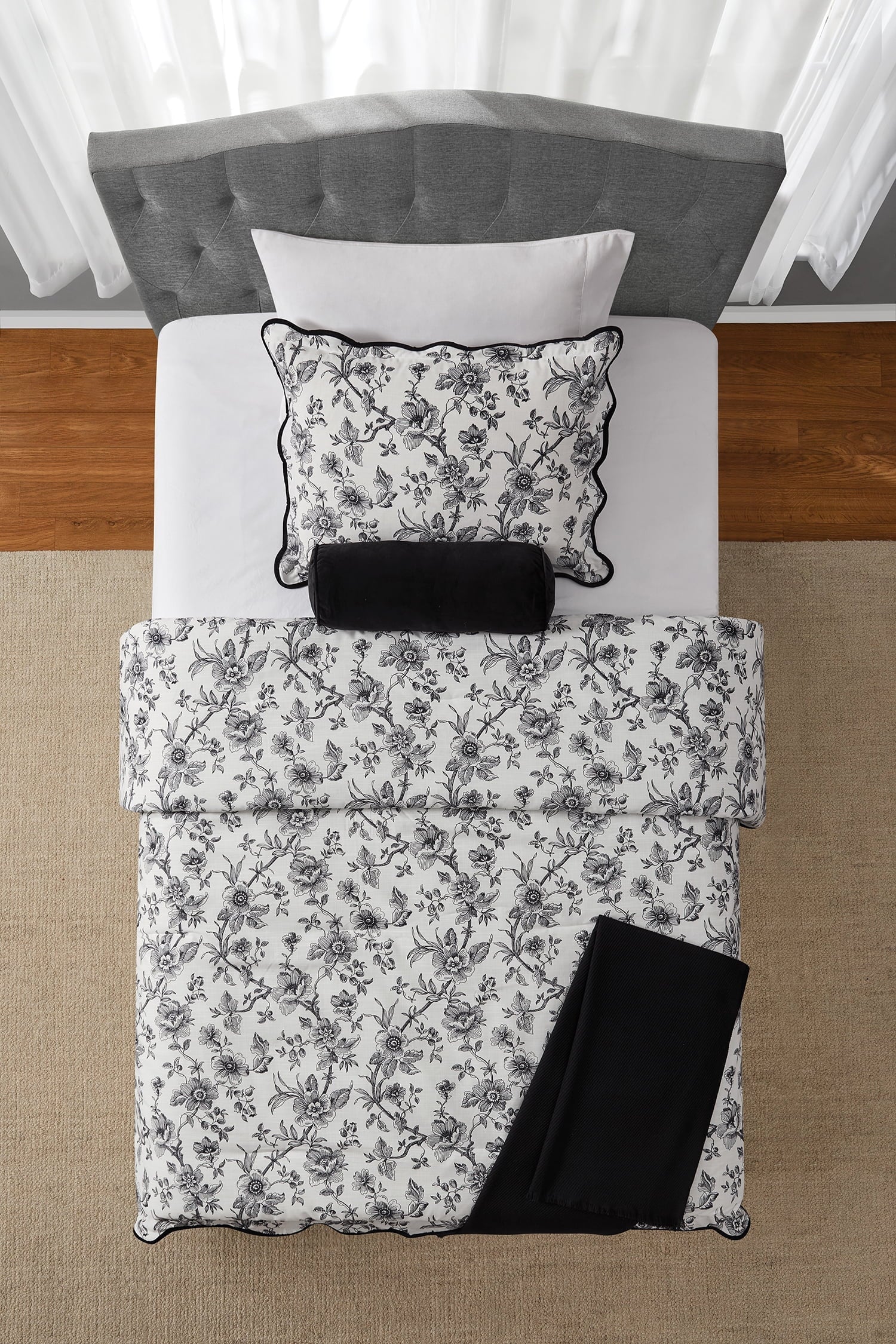 Hypoallergenic Cloud Floral Scallop 4-Piece White/Black Comforter Set, Twin/Twin XL - All-Season Down Alternative Comforter Insert Detail