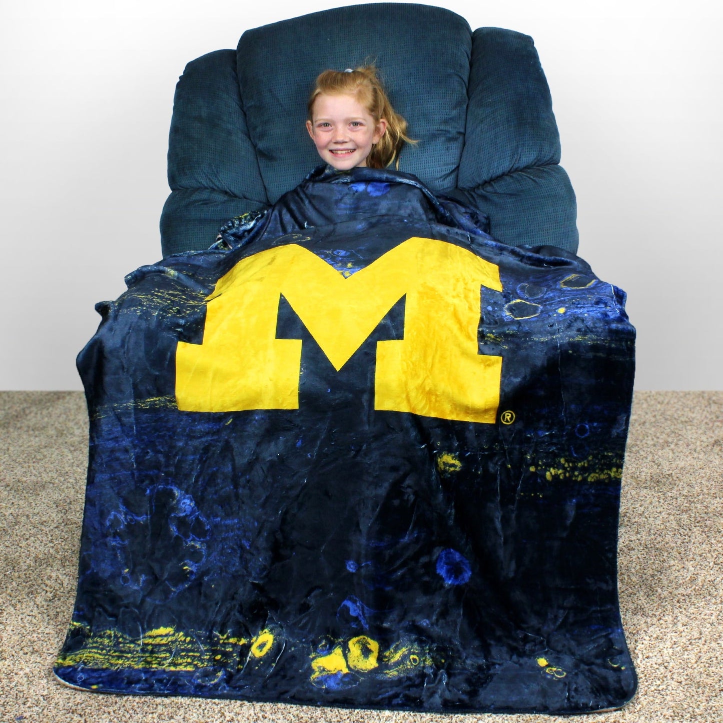 Cozy Fleece Michigan Wolverines Sublimated Soft Throw Blanket, 42" x 60" - Luxury Knitted Decorative Throw Blanket with Fringes Detail