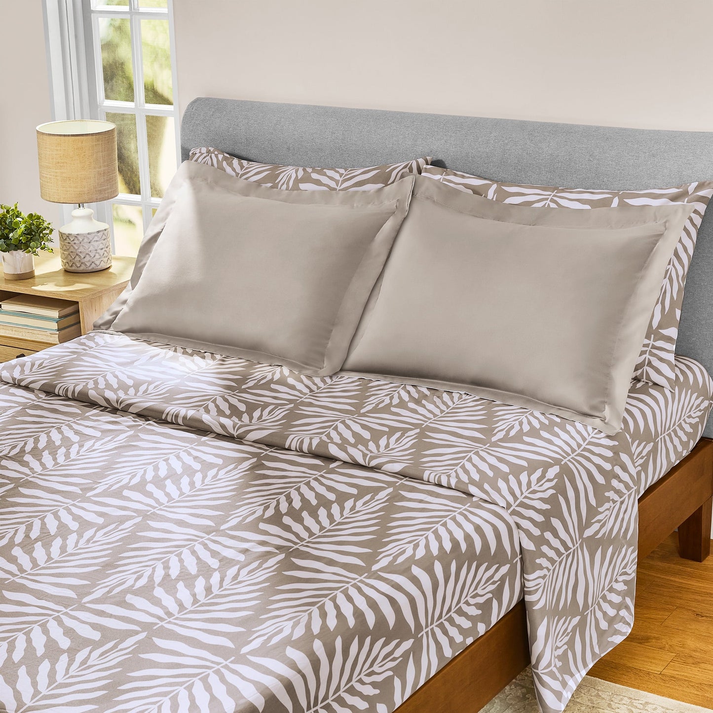 Heavyweight Warmth All in One Reversible Comforter and Sheet Set- 7 Piece, Queen, Beige Palm - Hypoallergenic Ultra-Fluffy Quilt for Winter Detail