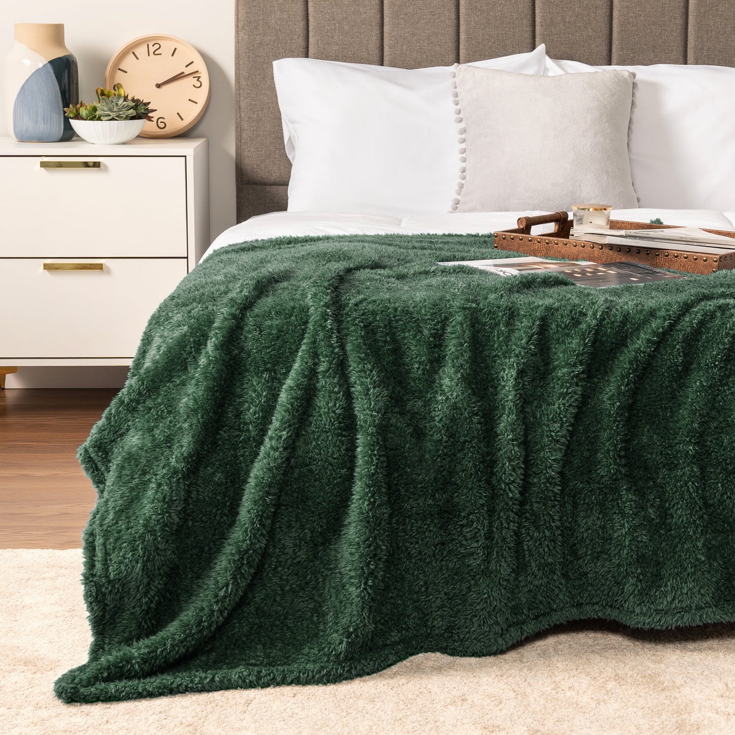 Cozy Fleece Sherpa Throw Blanket For Couch Sofa, Emerald Green Fluffy Warm Plush Blanket for Bed, Cozy Super Soft Lightweight Thr... - Super Soft Reversible Sherpa Flannel Blanket Detail