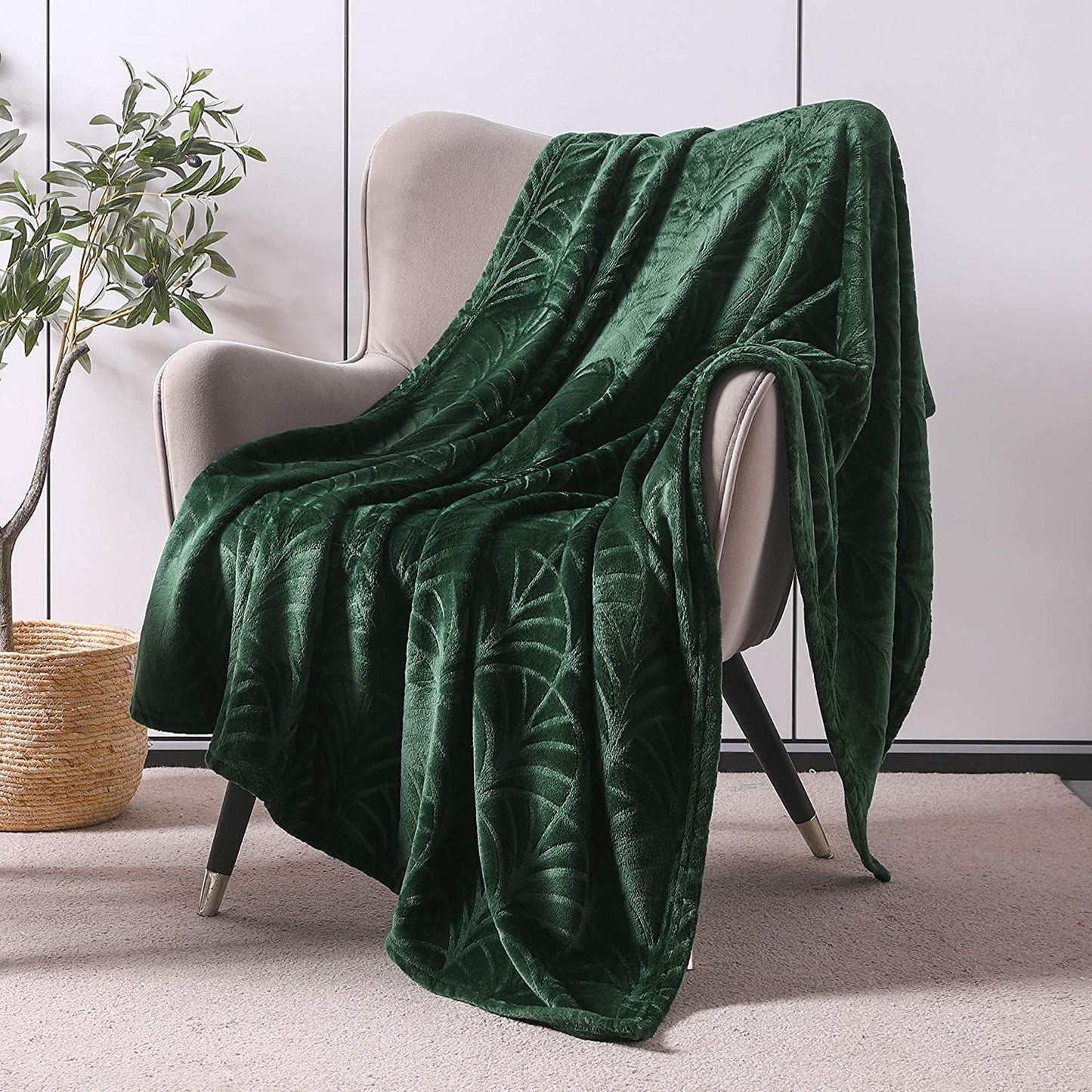 Reversible Sherpa Fleece Throw Blanket for Couch, Soft Fluffy Sofa Bed Blanket with Vintage Pattern for All Season, Warm and Lightweigh... - Lightweight Plush Warm Blanket for All Seasons Detail