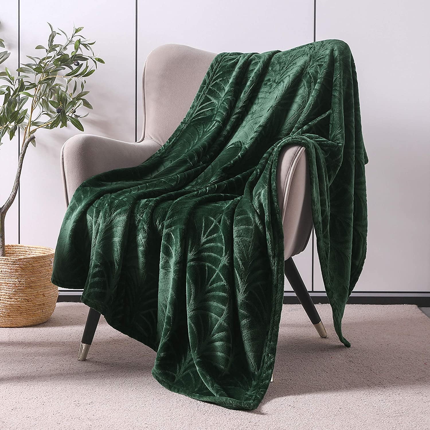 Reversible Sherpa Fleece Throw Blanket for Couch, Soft Fluffy Sofa Bed Blanket with Vintage Pattern for All Season, Warm and Lightweigh... - Lightweight Plush Warm Blanket for All Seasons Detail