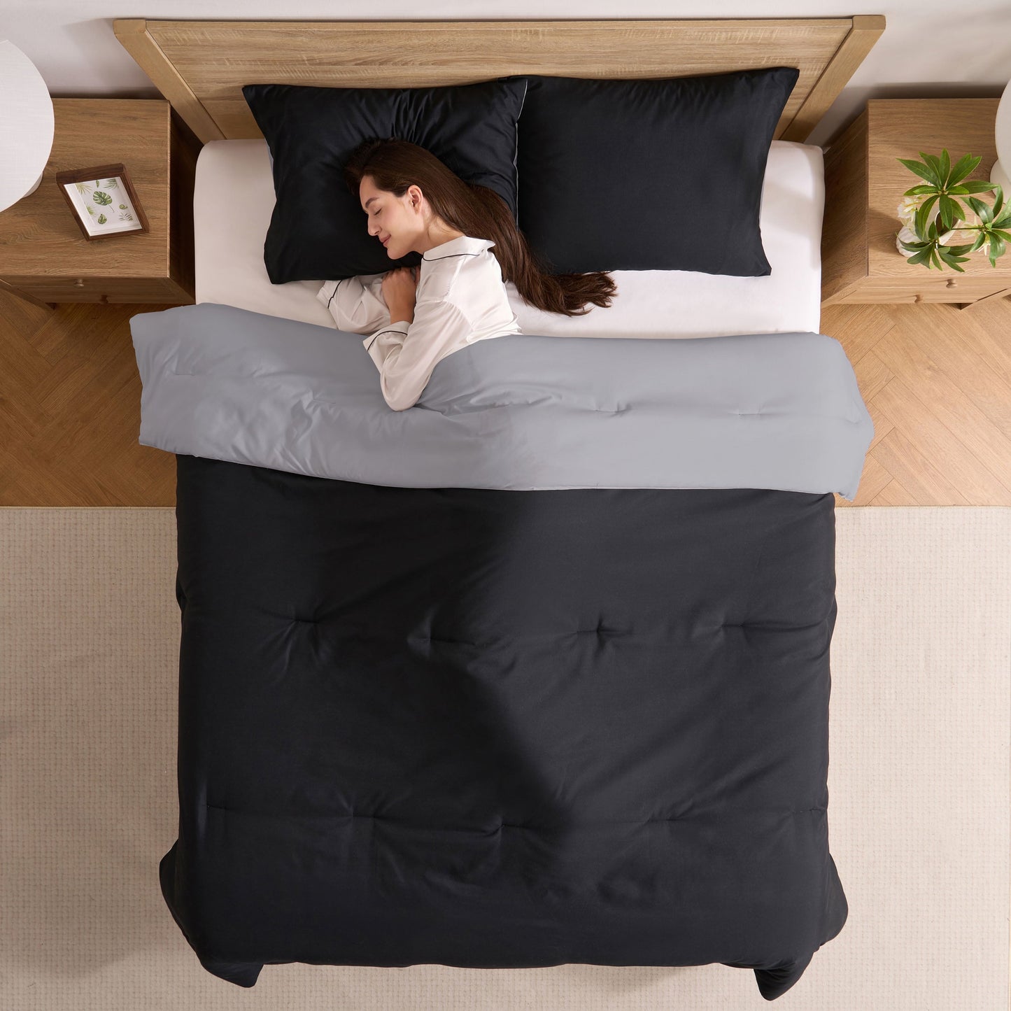 Fluffy Down Alternative Comforter Sets, All Season Lightweight Reversible Queen Comforter Set, 3-Pc Bedding Sets, Black/Charcoal gray - Luxurious Quilted Duvet Cover Set Detail