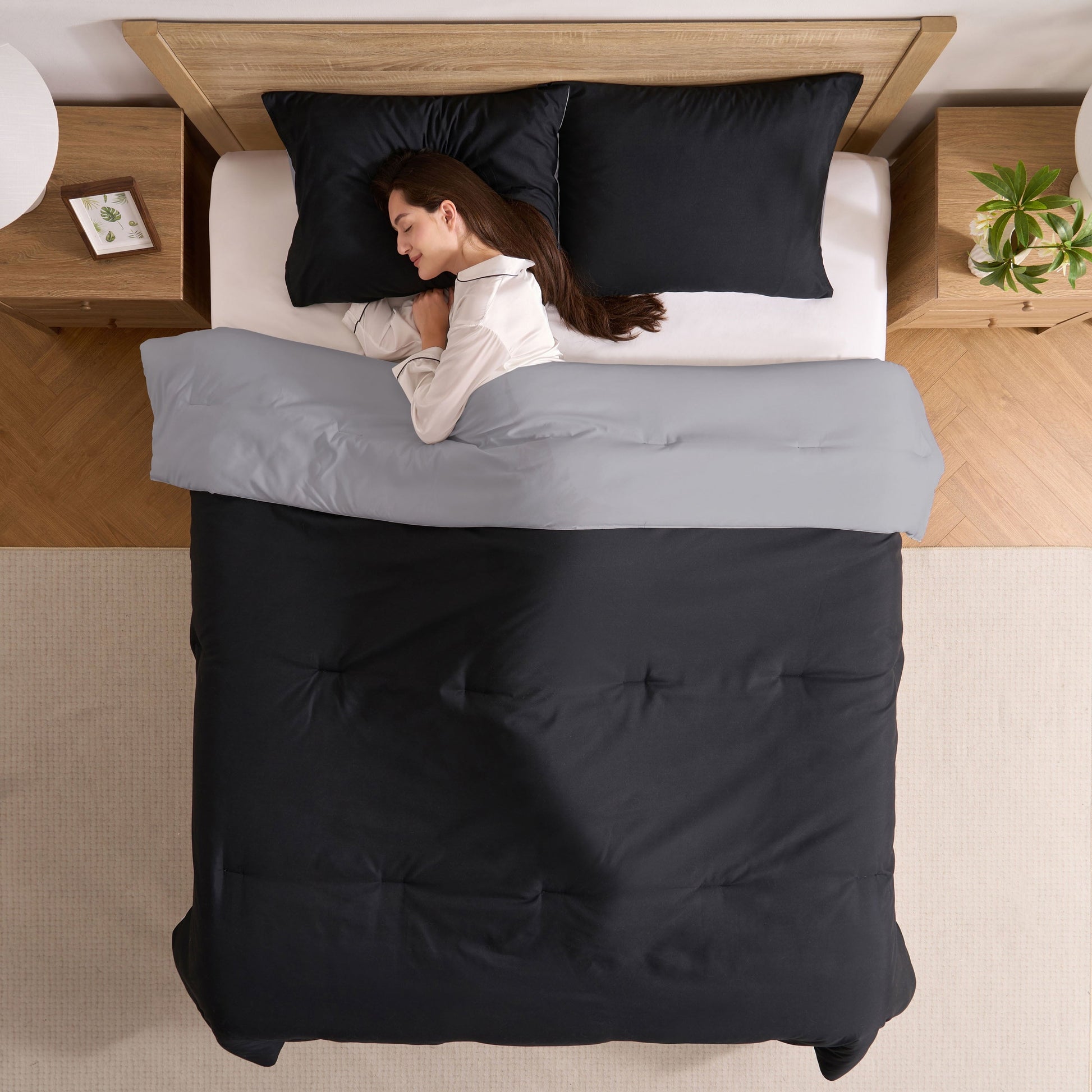 Fluffy Down Alternative Comforter Sets, All Season Lightweight Reversible Queen Comforter Set, 3-Pc Bedding Sets, Black/Charcoal gray - Luxurious Quilted Duvet Cover Set Detail