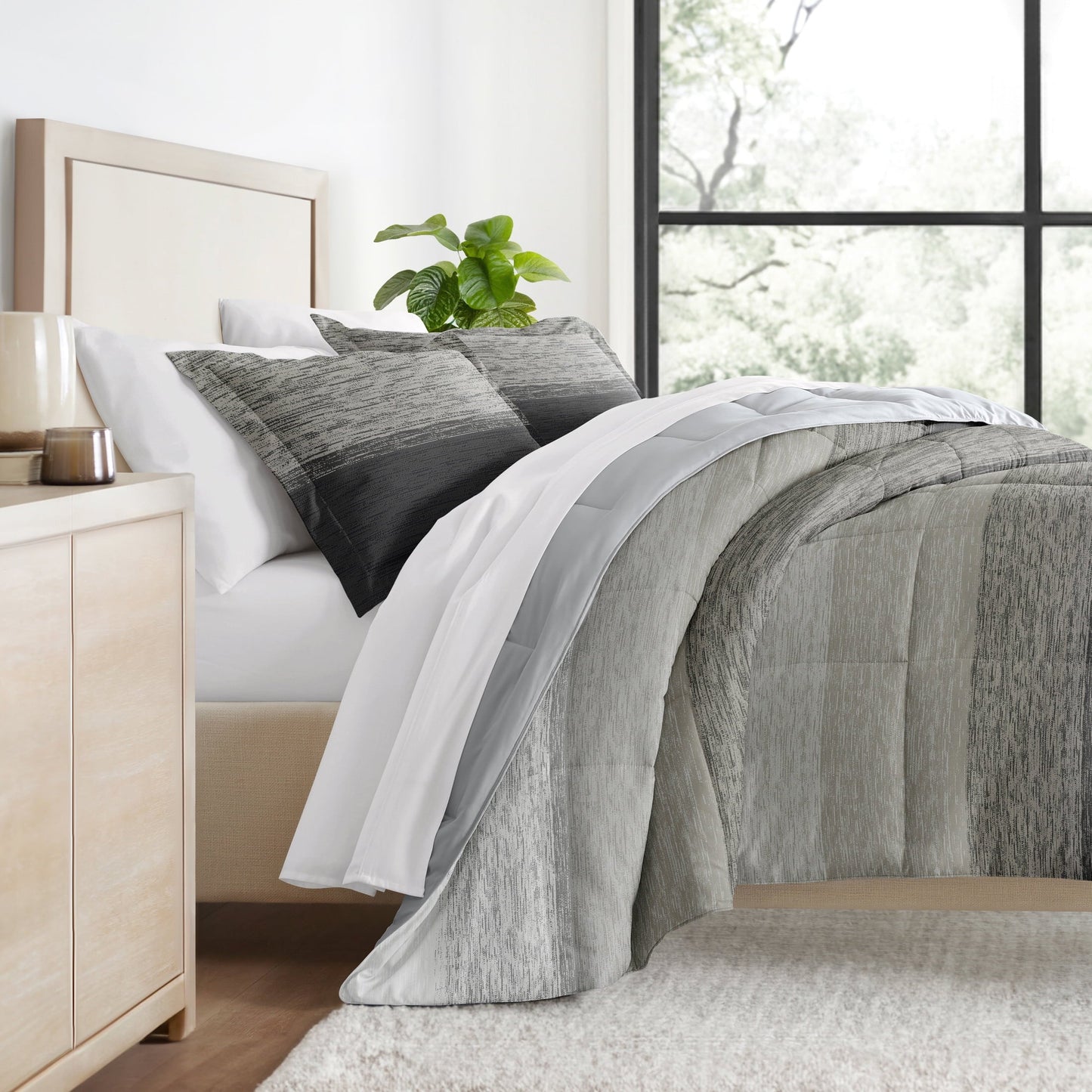 Heavyweight Warmth All Season Ultra Soft Comforter Set Lightweight Bedding in Gray/Black Ombre for Full/Queen Size - All-Season Down Alternative Comforter Insert Detail