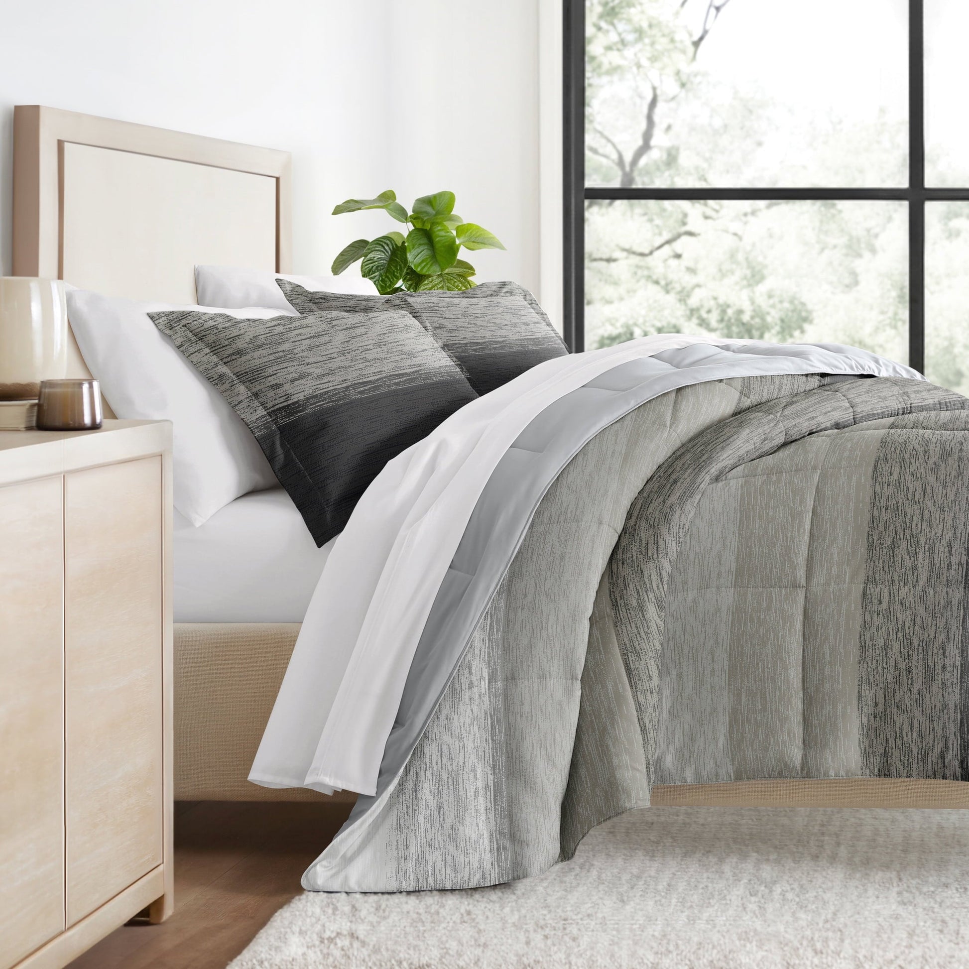 Heavyweight Warmth All Season Ultra Soft Comforter Set Lightweight Bedding in Gray/Black Ombre for Full/Queen Size - All-Season Down Alternative Comforter Insert Detail