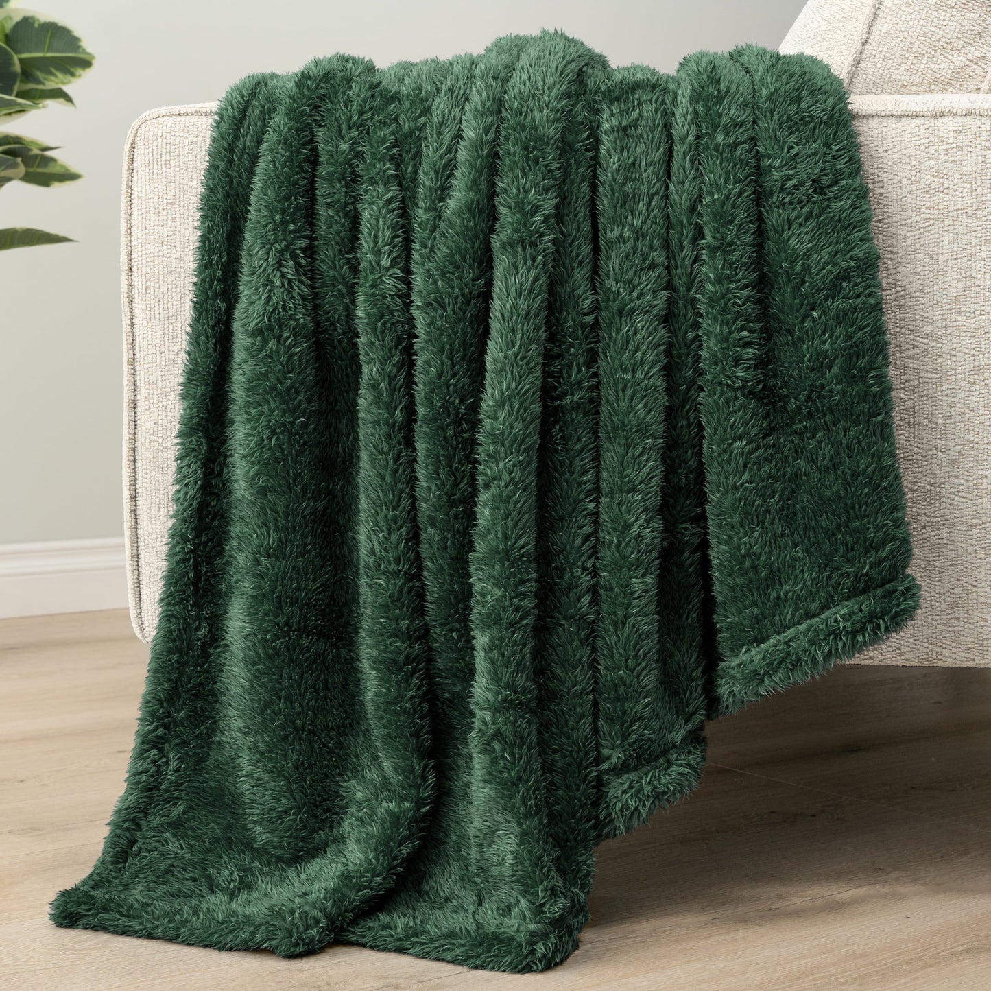 Cozy Fleece Sherpa Throw Blanket For Couch Sofa, Emerald Green Fluffy Warm Plush Blanket for Bed, Cozy Super Soft Lightweight Thr... - Super Soft Reversible Sherpa Flannel Blanket Detail