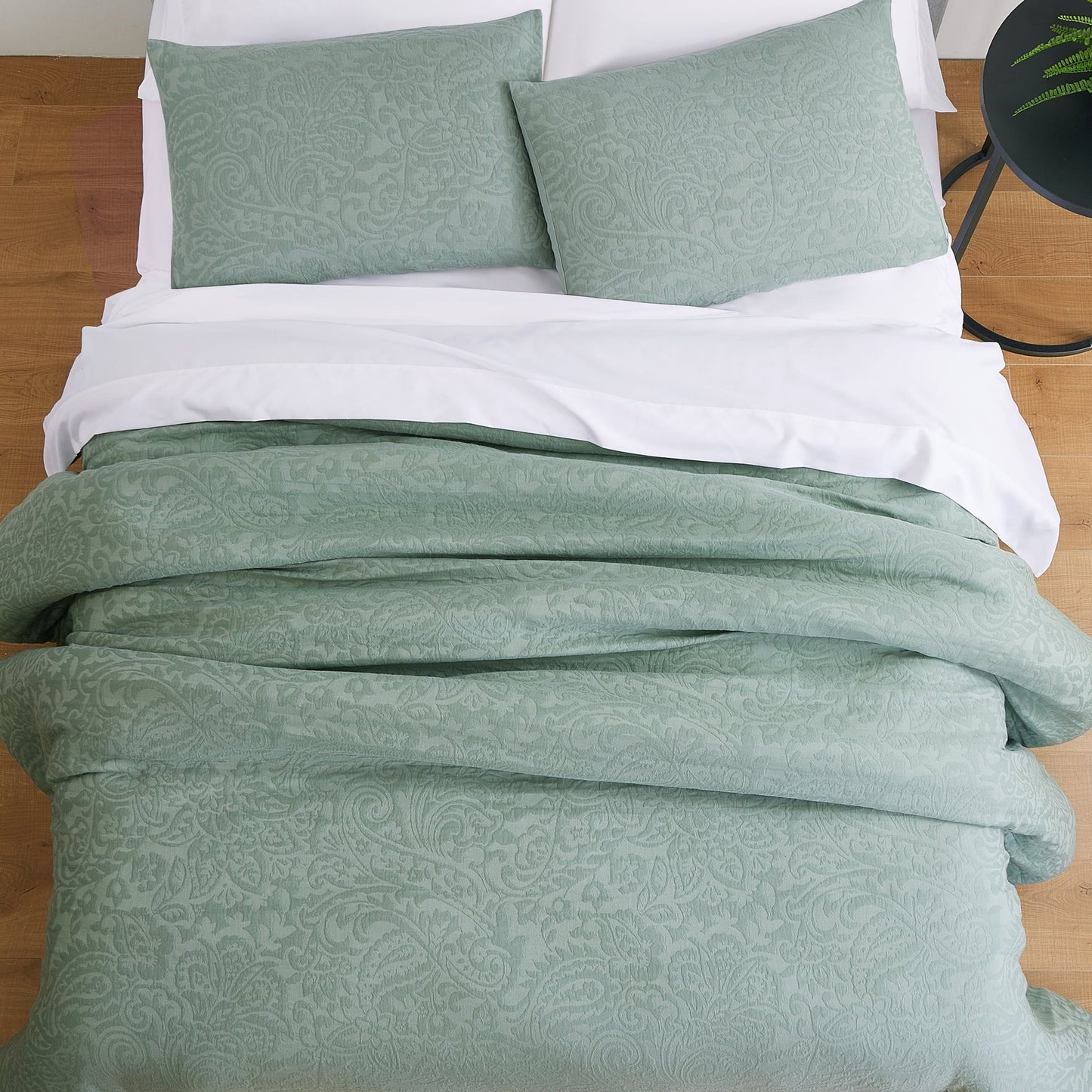 Fluffy Down Alternative 3-Piece Sage Floral Comforter Set, Full/Queen - All-Season Down Alternative Comforter Insert Detail