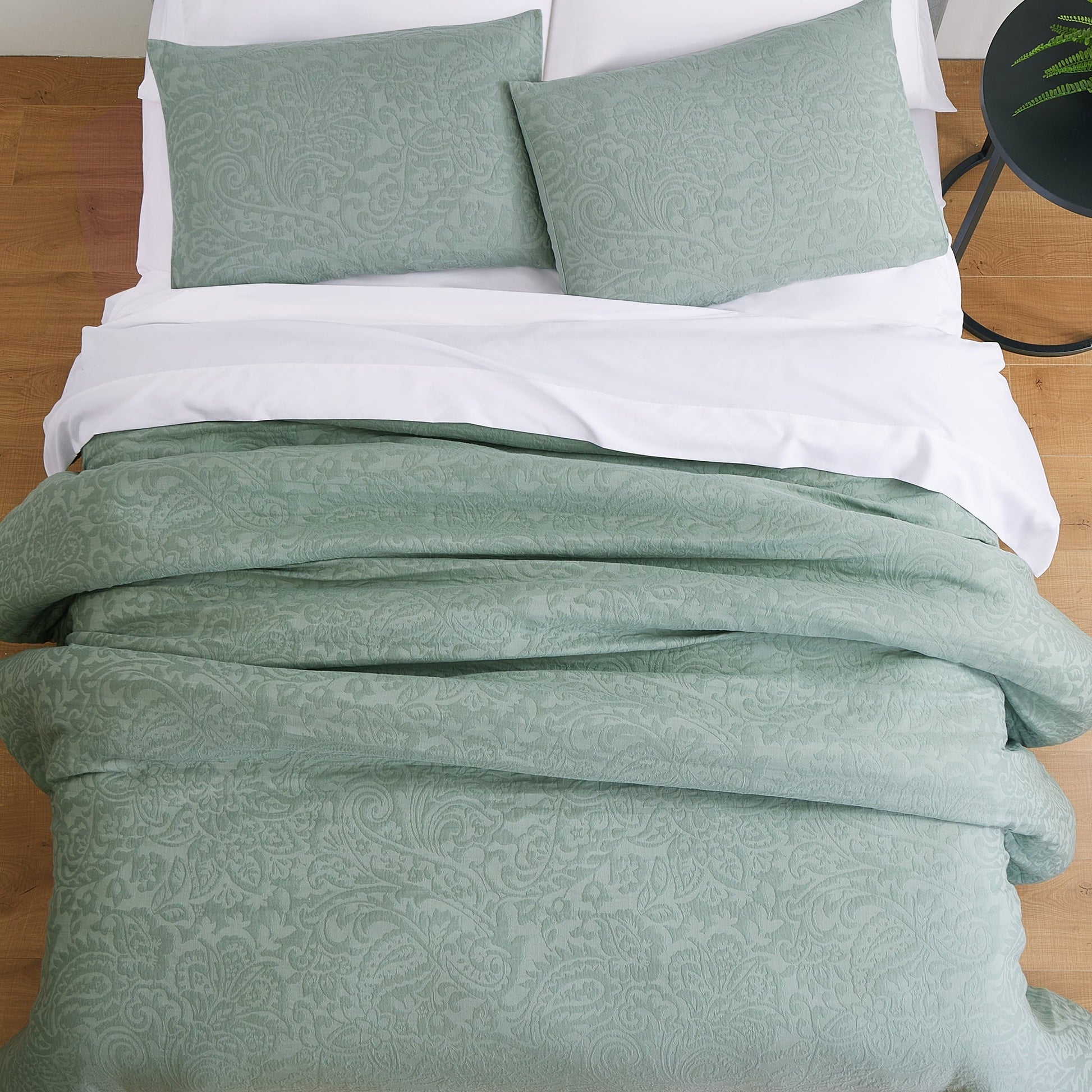 Fluffy Down Alternative 3-Piece Sage Floral Comforter Set, Full/Queen - All-Season Down Alternative Comforter Insert Detail