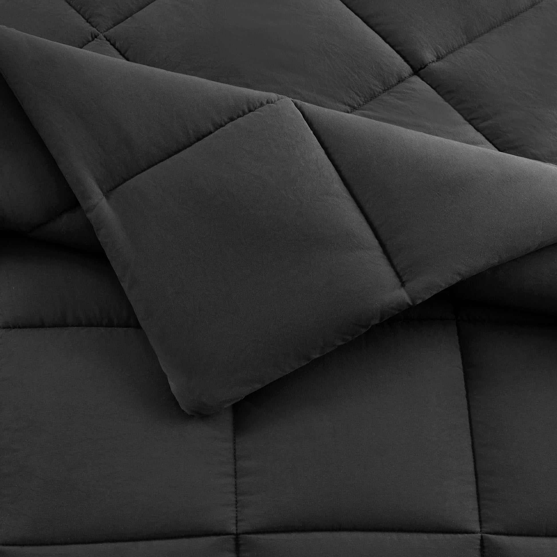 All-Season All in One Down Alt Reversible Comforter and Sheet set- 5 Piece, Twin, Black - All-Season Down Alternative Comforter Insert Detail