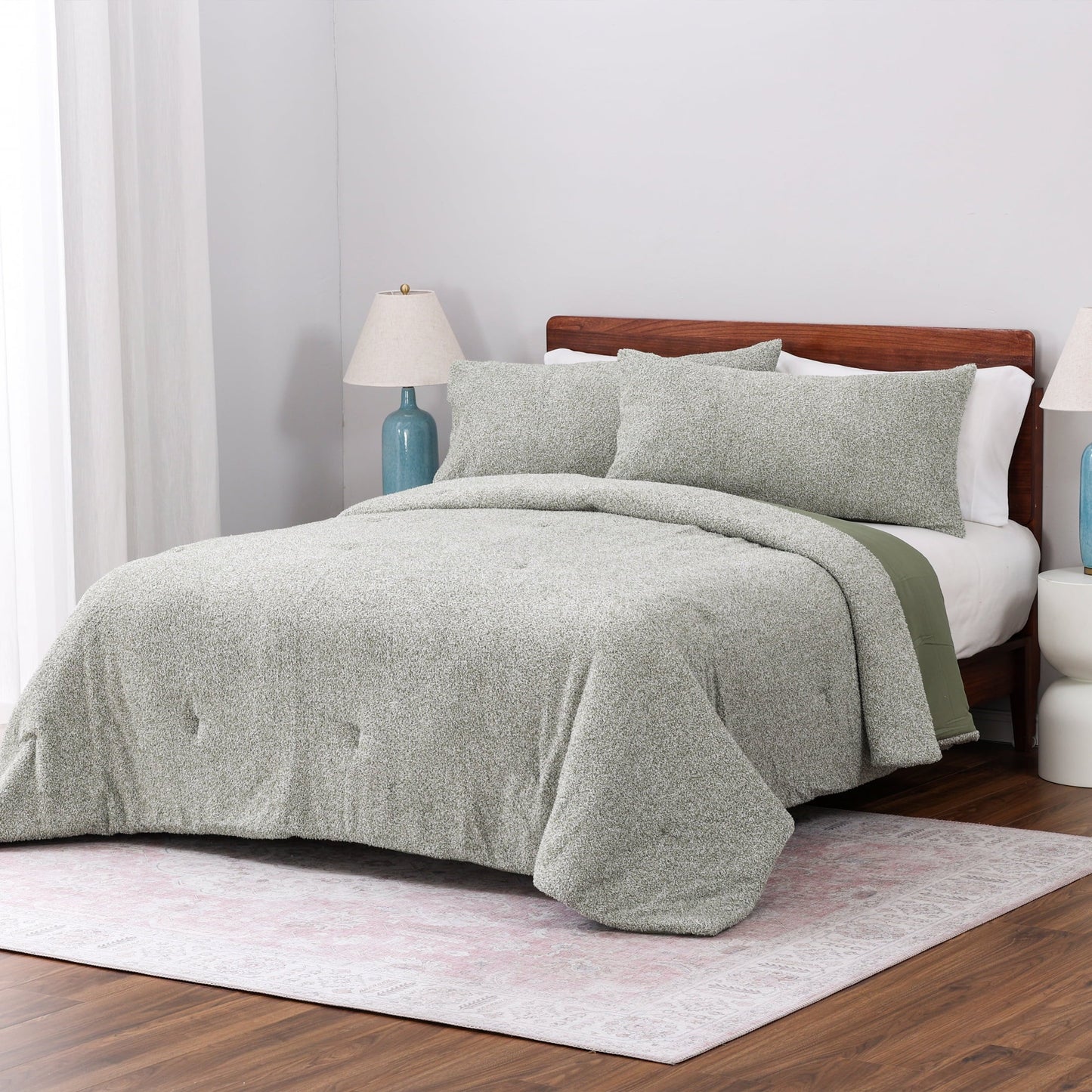 Luxurious Quilted King, Comforter Set with Shams - Soft and Cozy, Green - Cloud-Like Soft Lightweight Bed Comforter Detail