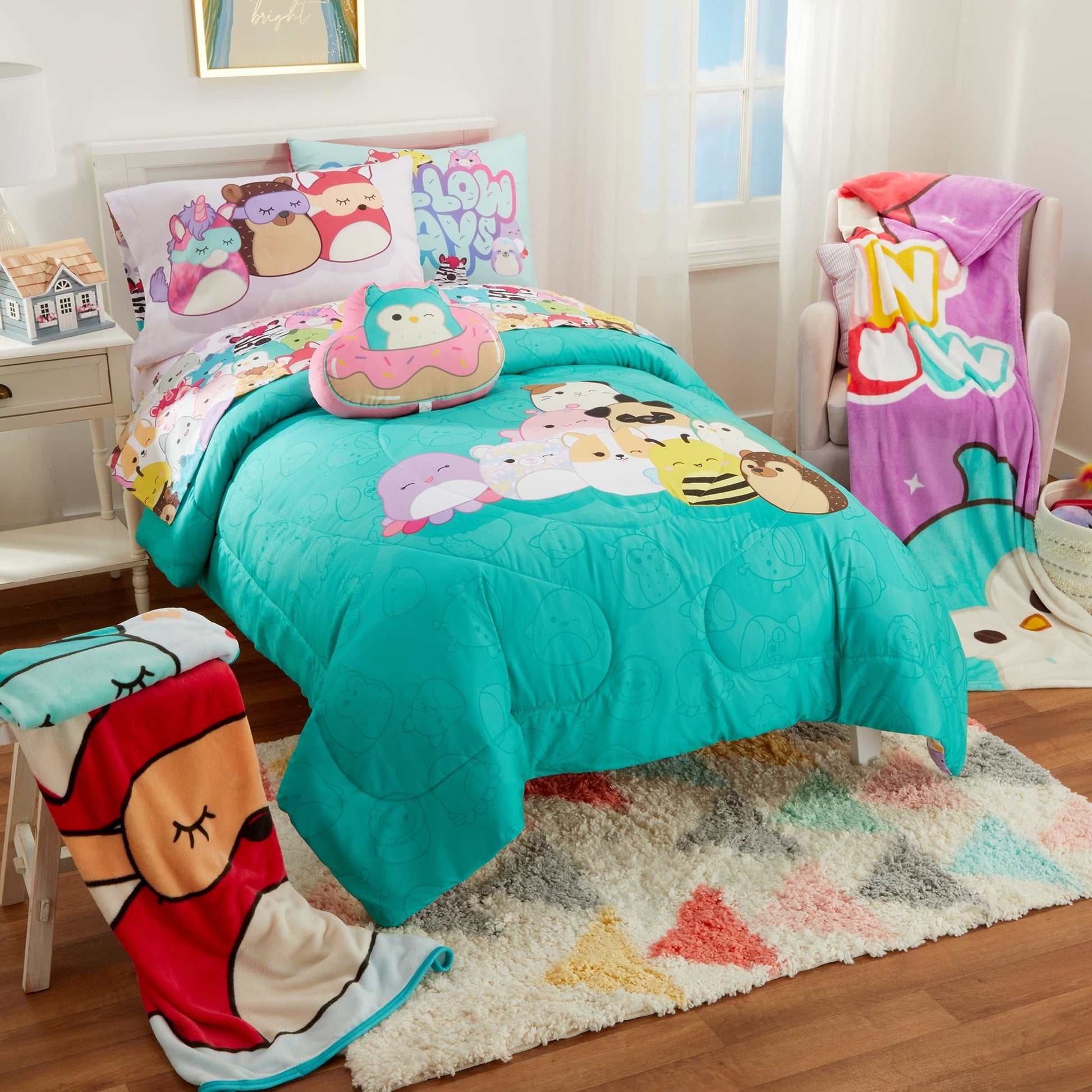 Fluffy Down Alternative Squishmallows Kids 2 Piece Teal Blue Reversible Comforter and Pillowcase set, Twin/full - All-Season Down Alternative Comforter Insert Detail