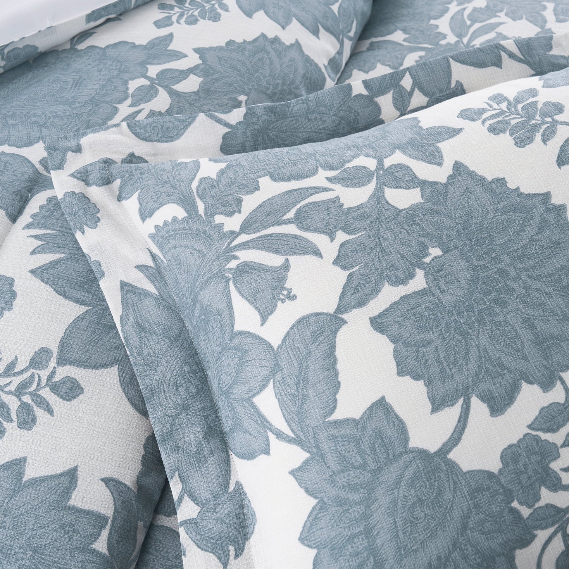 Hypoallergenic Cloud Veronica 3-Piece Blue Floral Cotton Slub Comforter Set, King - All-Season Down Alternative Comforter Insert Detail