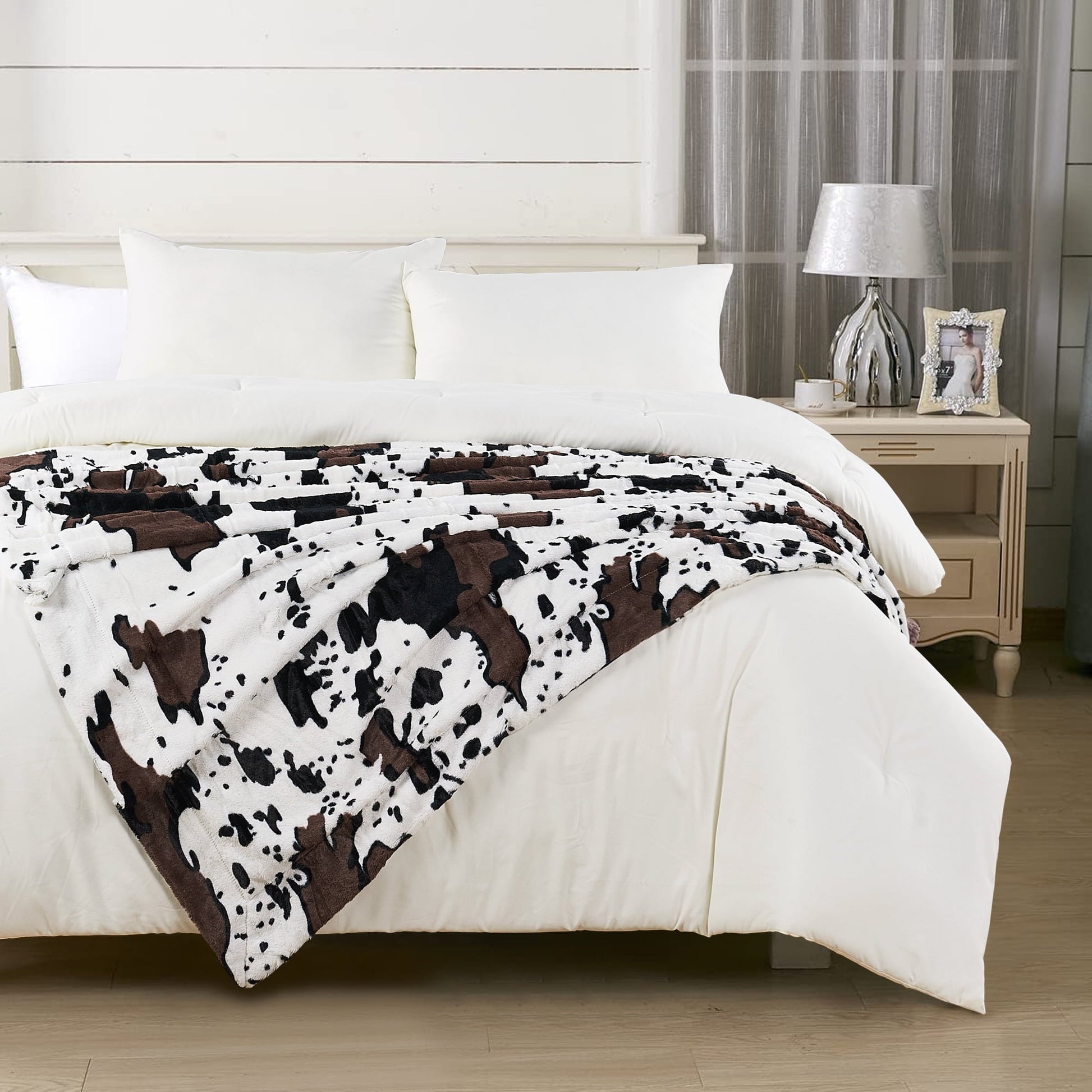 Lightweight Warm Cow Print Double Sided Faux Fur Throw Blanket, Soft Cozy Fuzzy Black and White Throw, 50x60 inches - Luxury Knitted Decorative Throw Blanket with Fringes Detail
