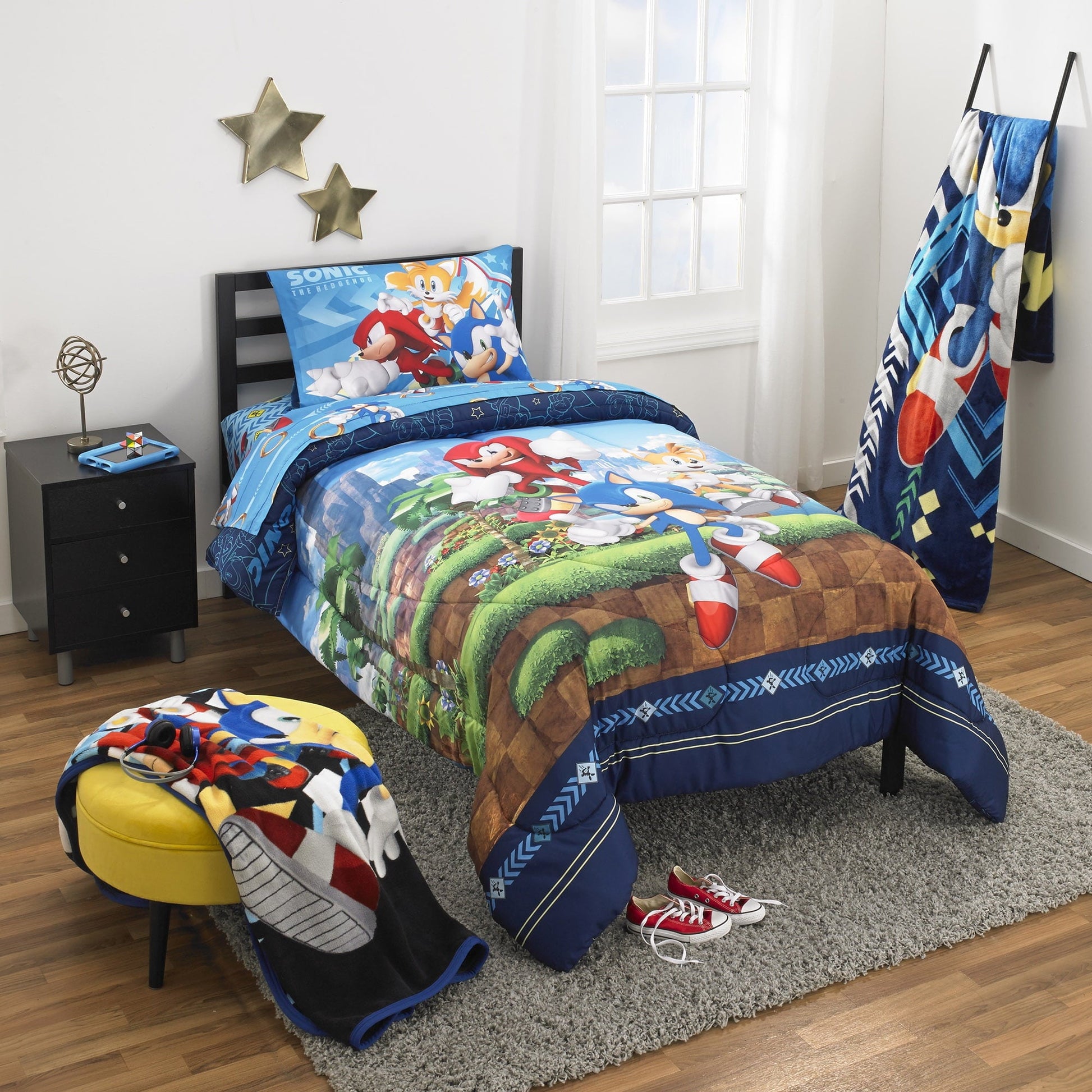 Hypoallergenic Cloud Sonic the Hedgehog Kids 2 Piece Blue Green Reversible Comforter and Pillowcase set, Twin/full - All-Season Down Alternative Comforter Insert Detail