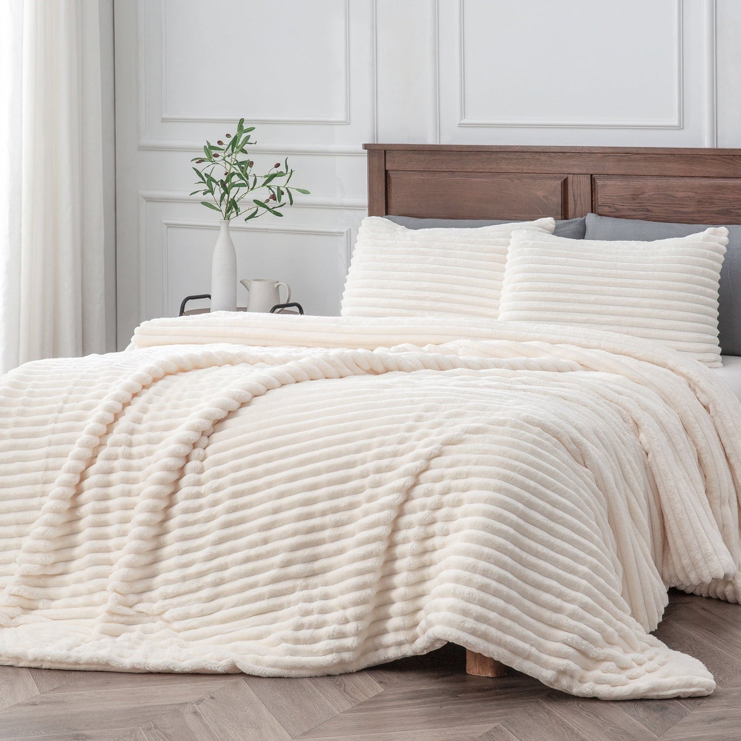 Fluffy Down Alternative Fleece Queen Comforter Set -Super Soft & Warm Fluffy White Bedding, Luxury Fuzzy Heavy Bed Set for Winter with 2 Pill... - Hypoallergenic Ultra-Fluffy Quilt for Winter - Default Title